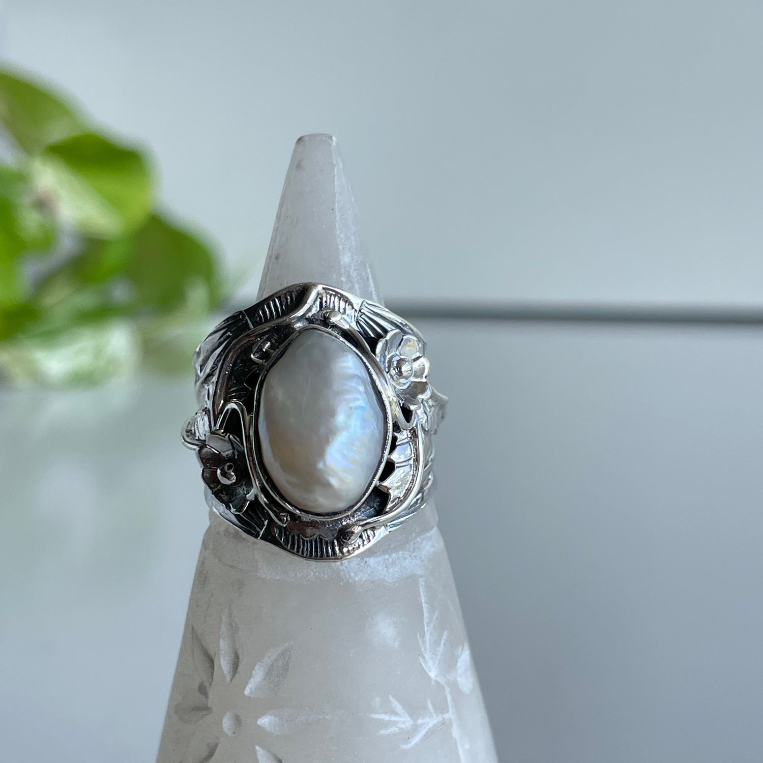 Pearl Patterned Ring Sz8