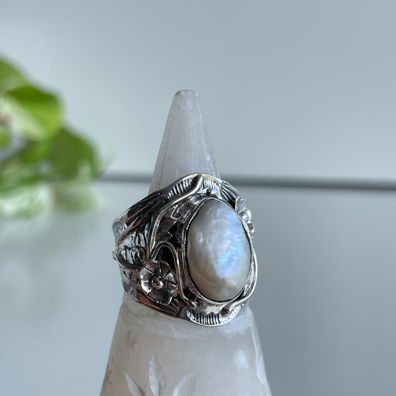 Pearl Patterned Ring Sz8