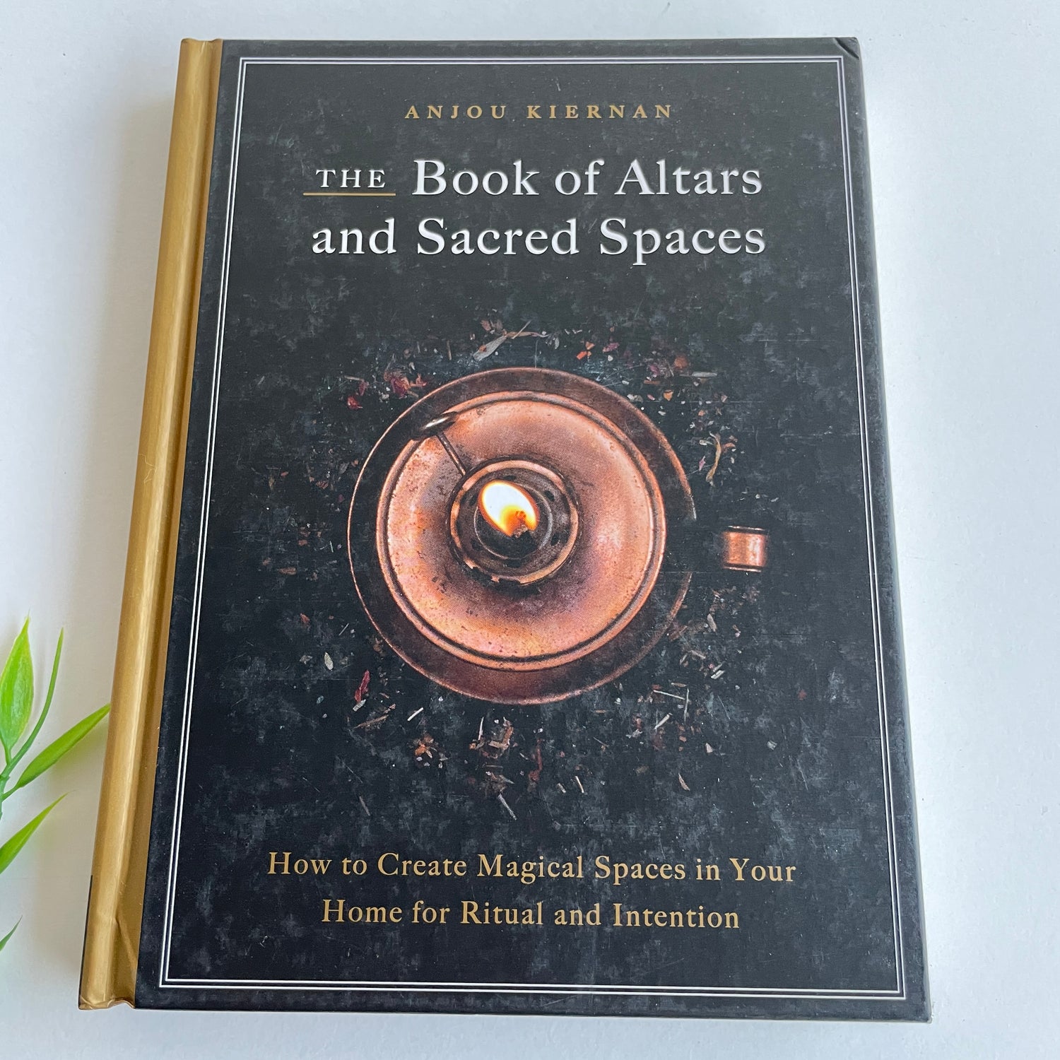 The Book Of Altars And Sacred Spaces Anjou Kiernan