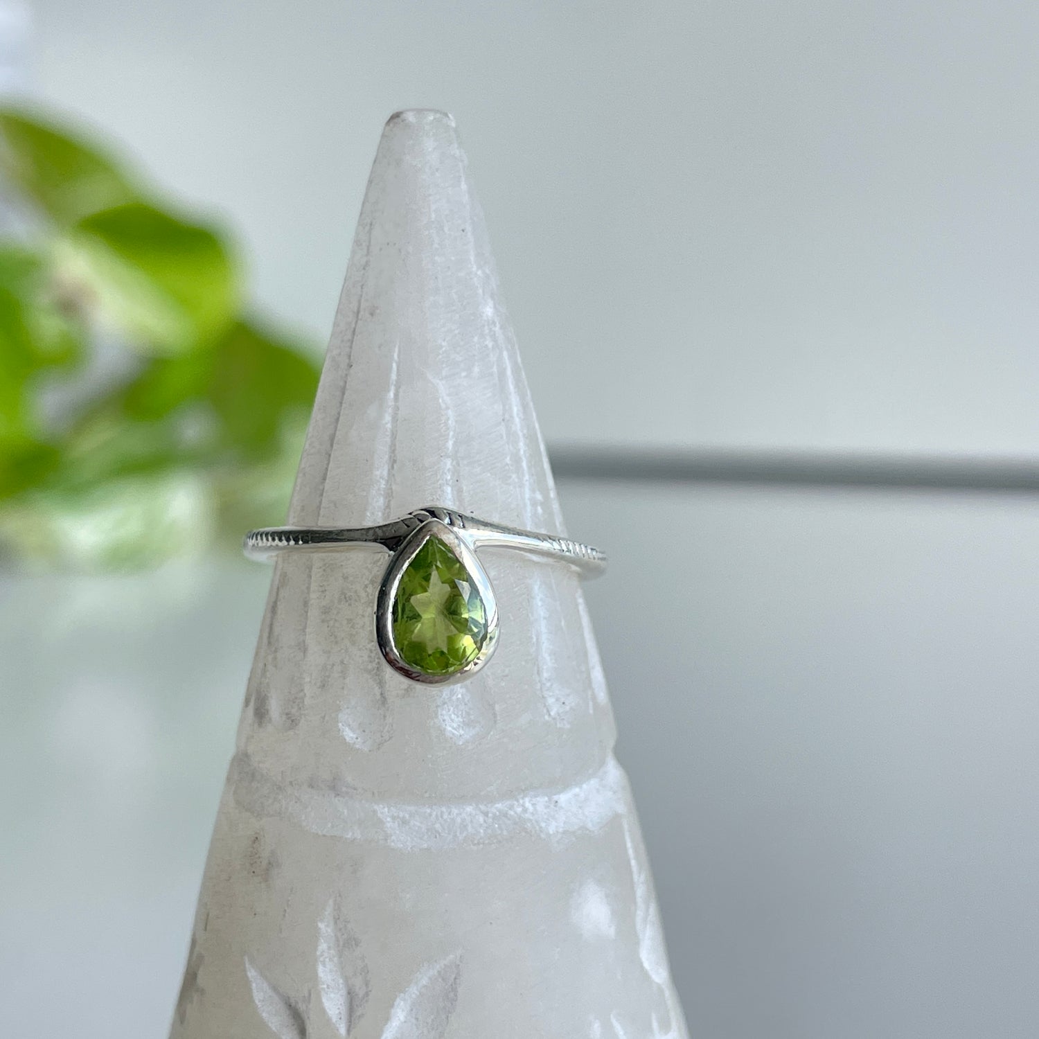 Peridot Teardrop Ring R4870