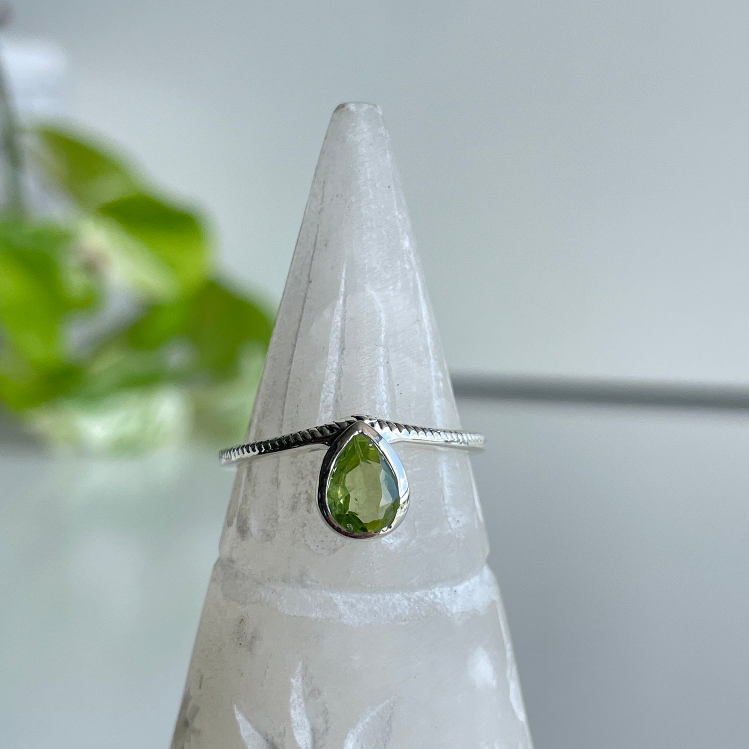 Peridot Teardrop Ring R4870