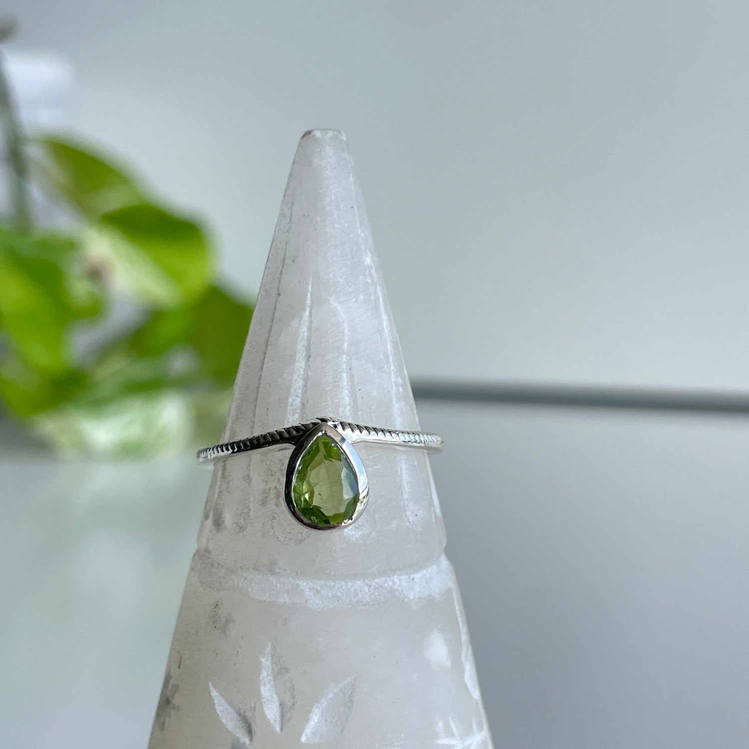 Peridot Teardrop Ring R4870
