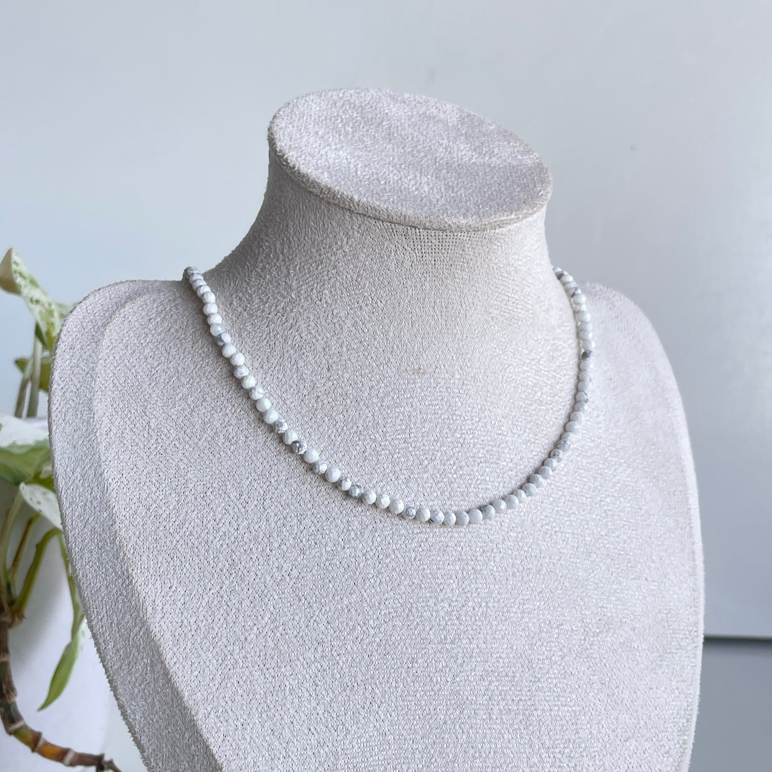 White Howlite Faceted Necklace mm