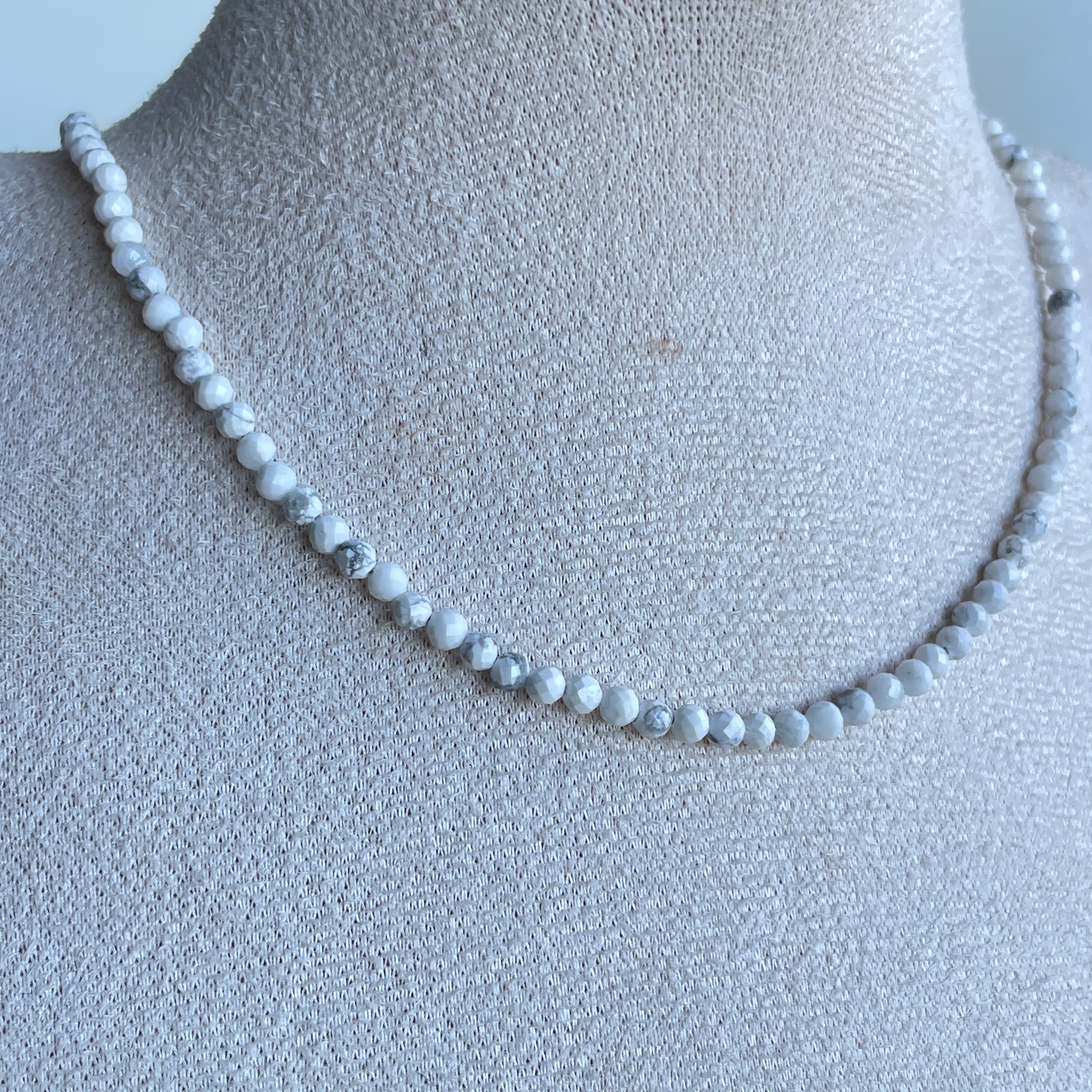 White Howlite Faceted Necklace mm