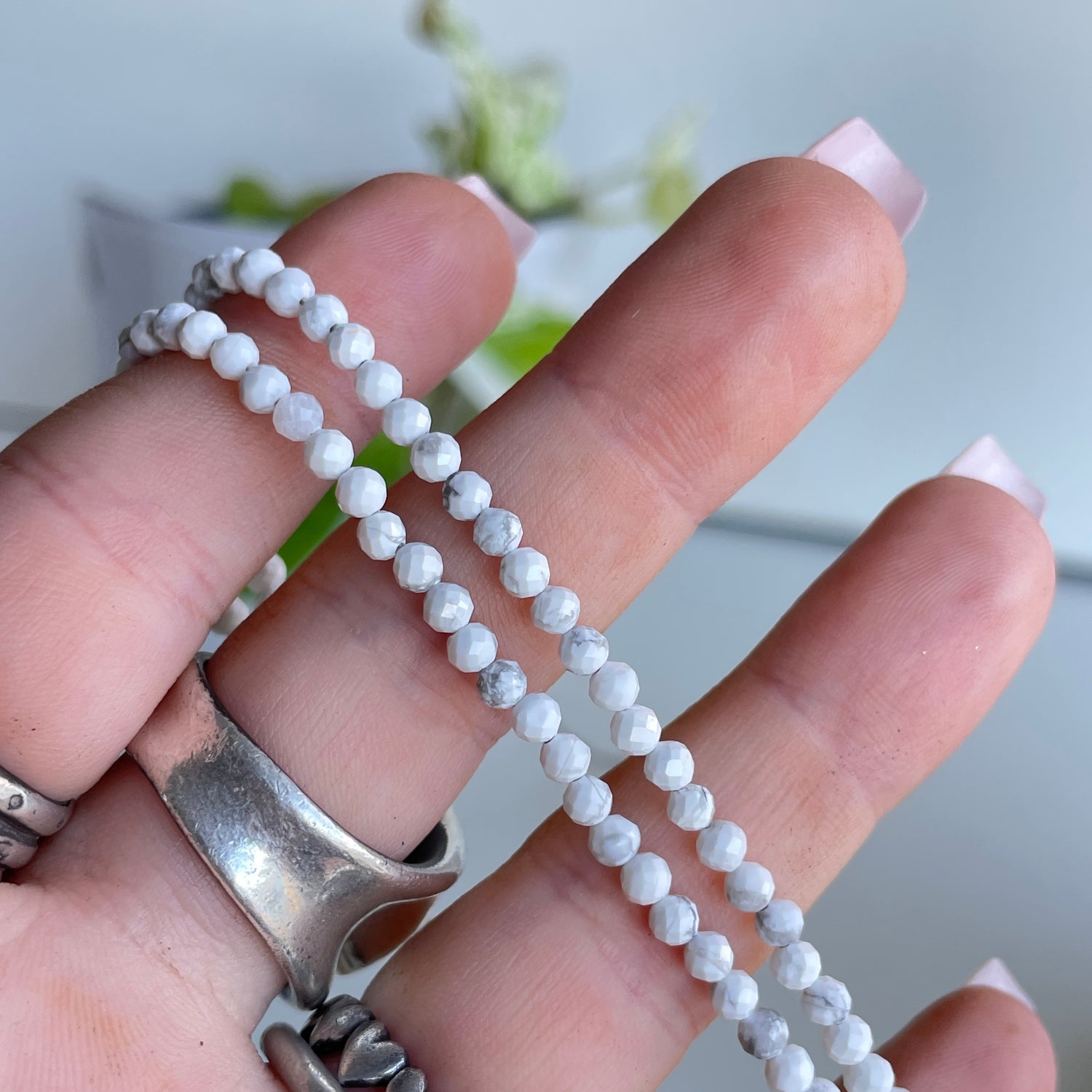 White Howlite Faceted Necklace mm