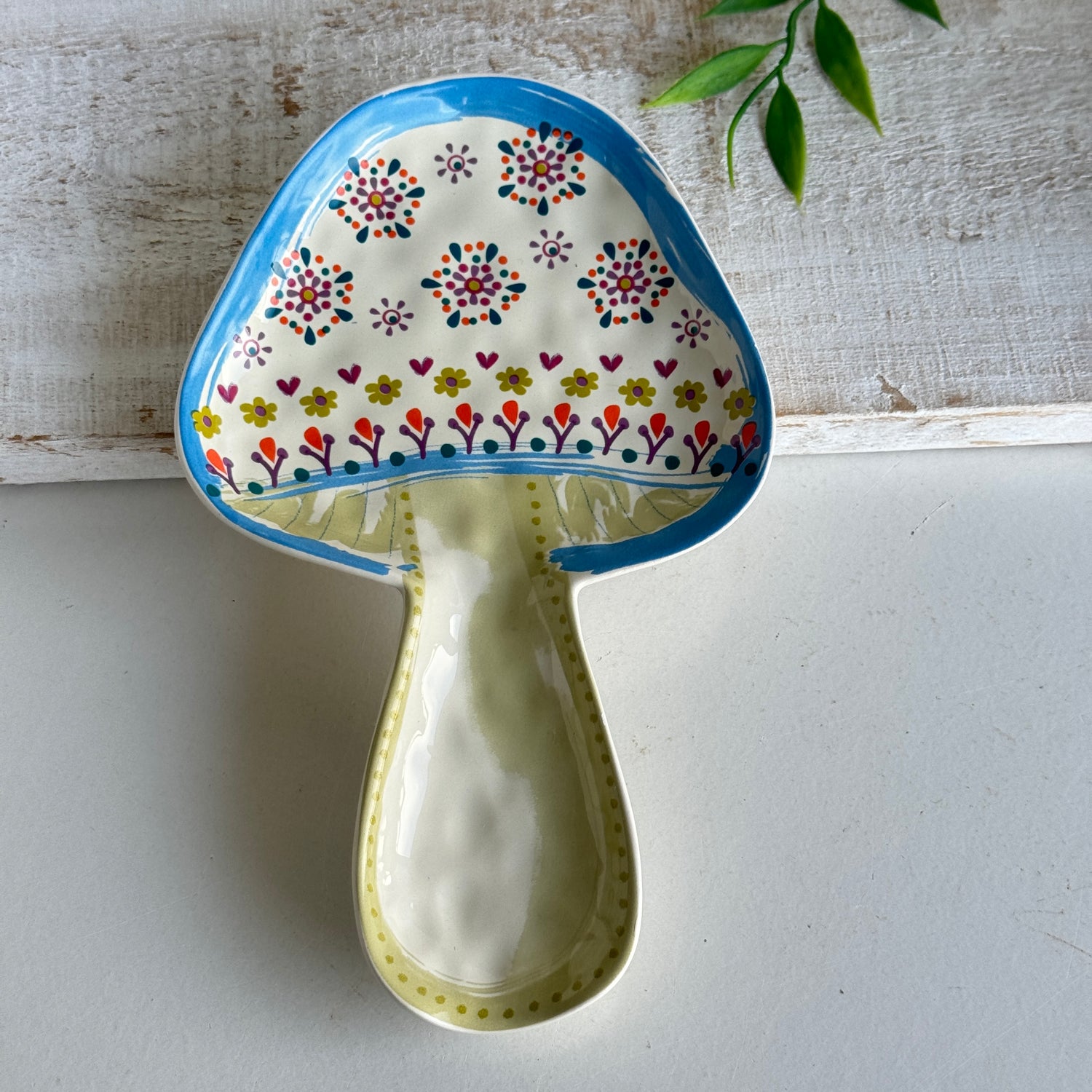 Tall Mushroom Dish KTT000063