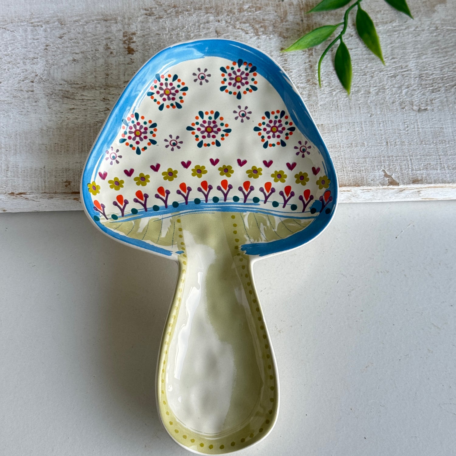 Tall Mushroom Dish KTT000063