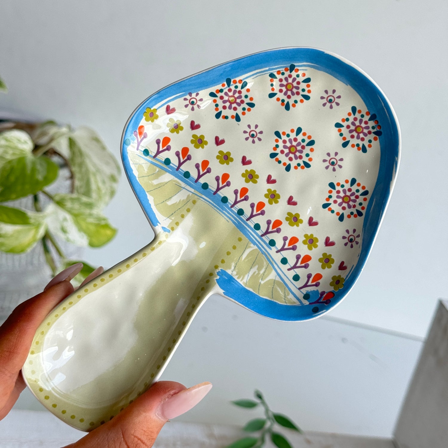 Tall Mushroom Dish KTT000063