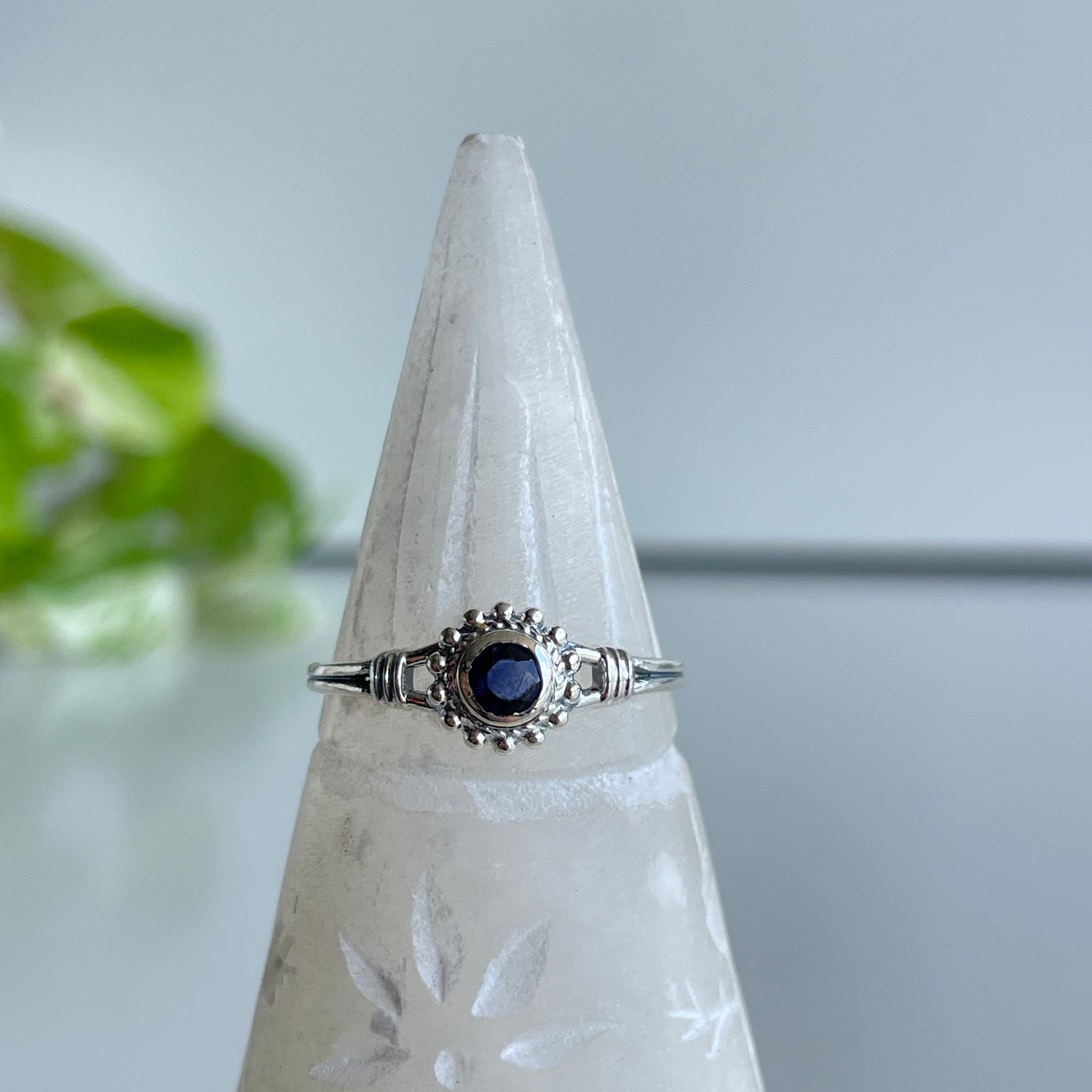 Iolite Round Ring R4797