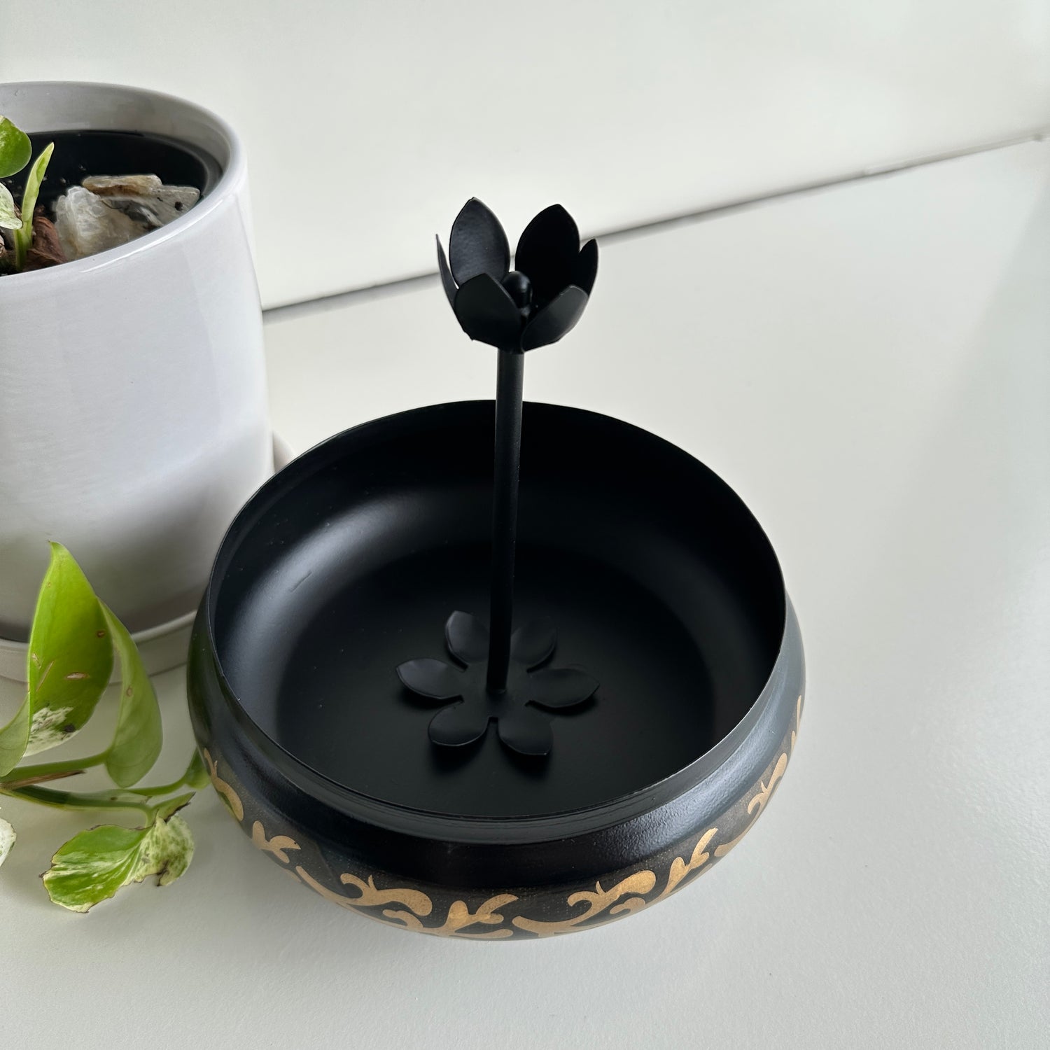 Black Coil Incense Burner NF089