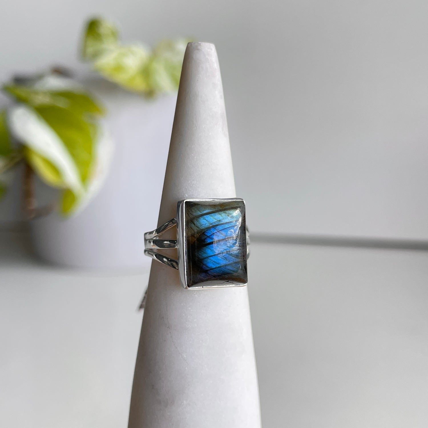 Labradorite Rectangle Ring Sz6