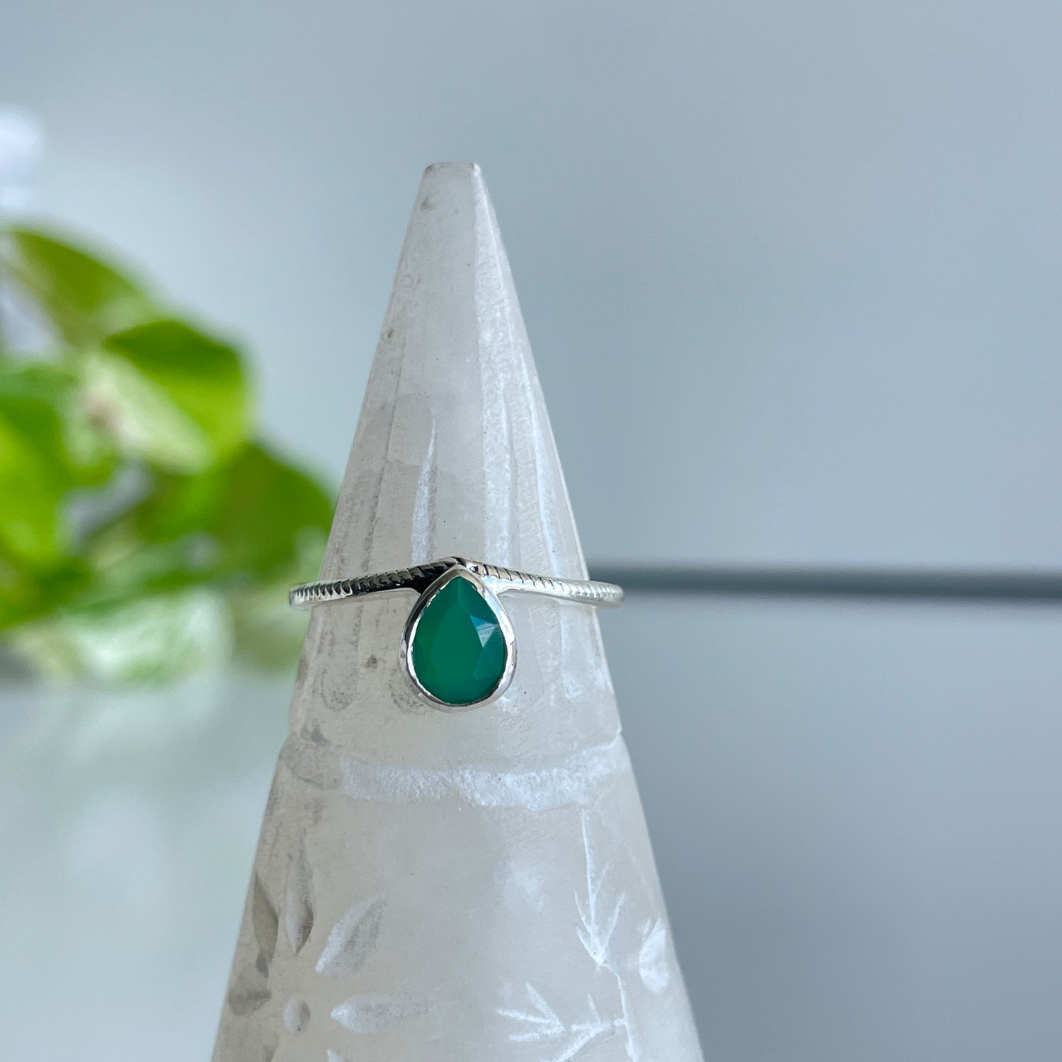 Green Onyx Teardrop Ring R4870