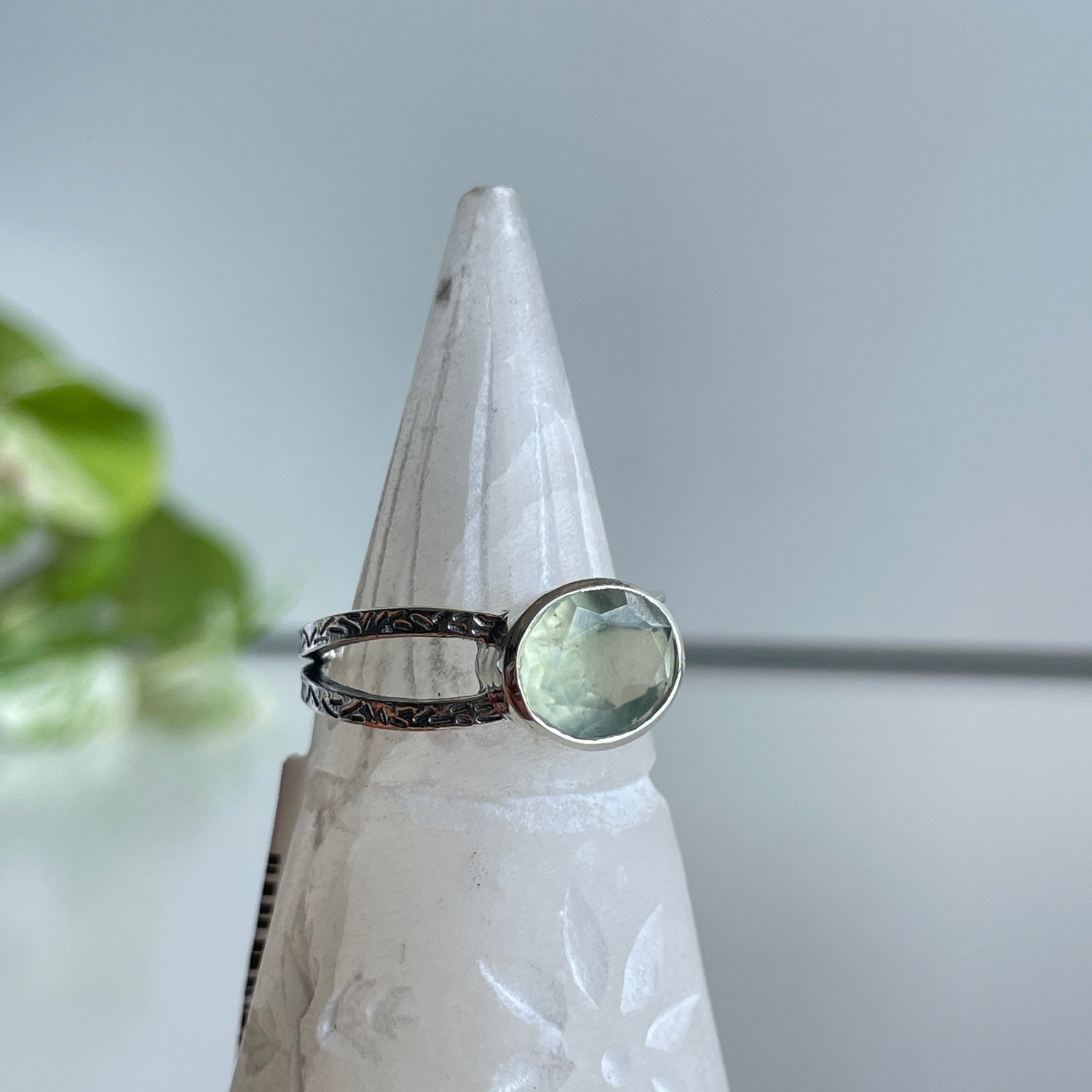 Prehnite Oval Ring R3861