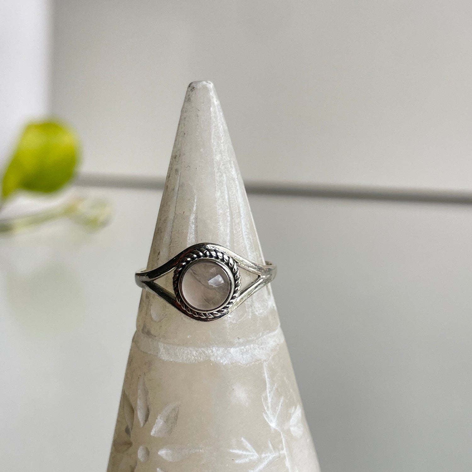 Rose Quartz Round Ring