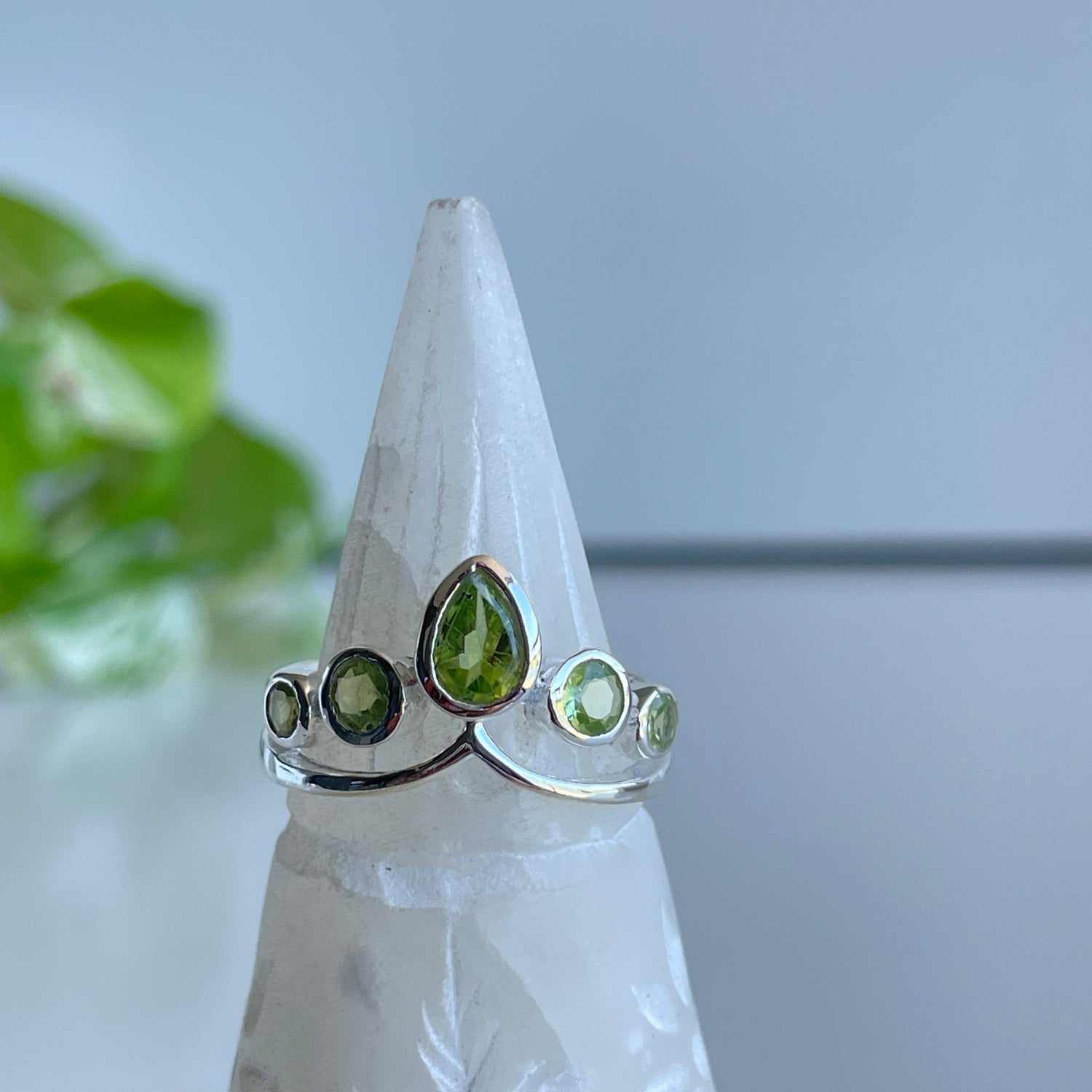 Peridot Crown Ring Sz6