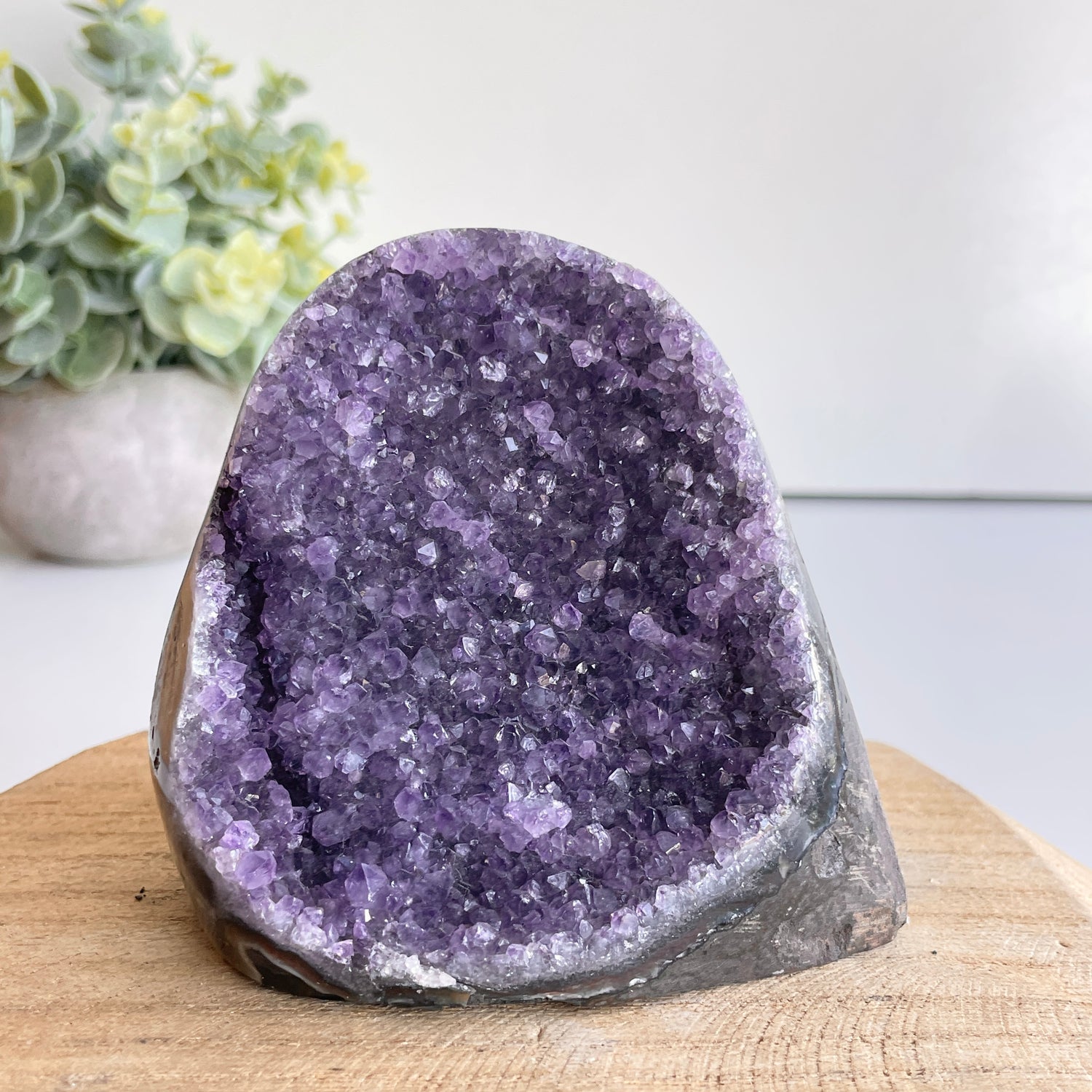 Amethyst Cutbase 672g