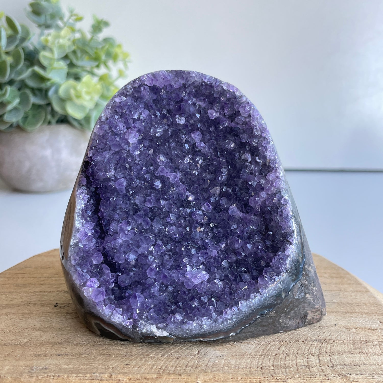 Amethyst Cutbase 672g