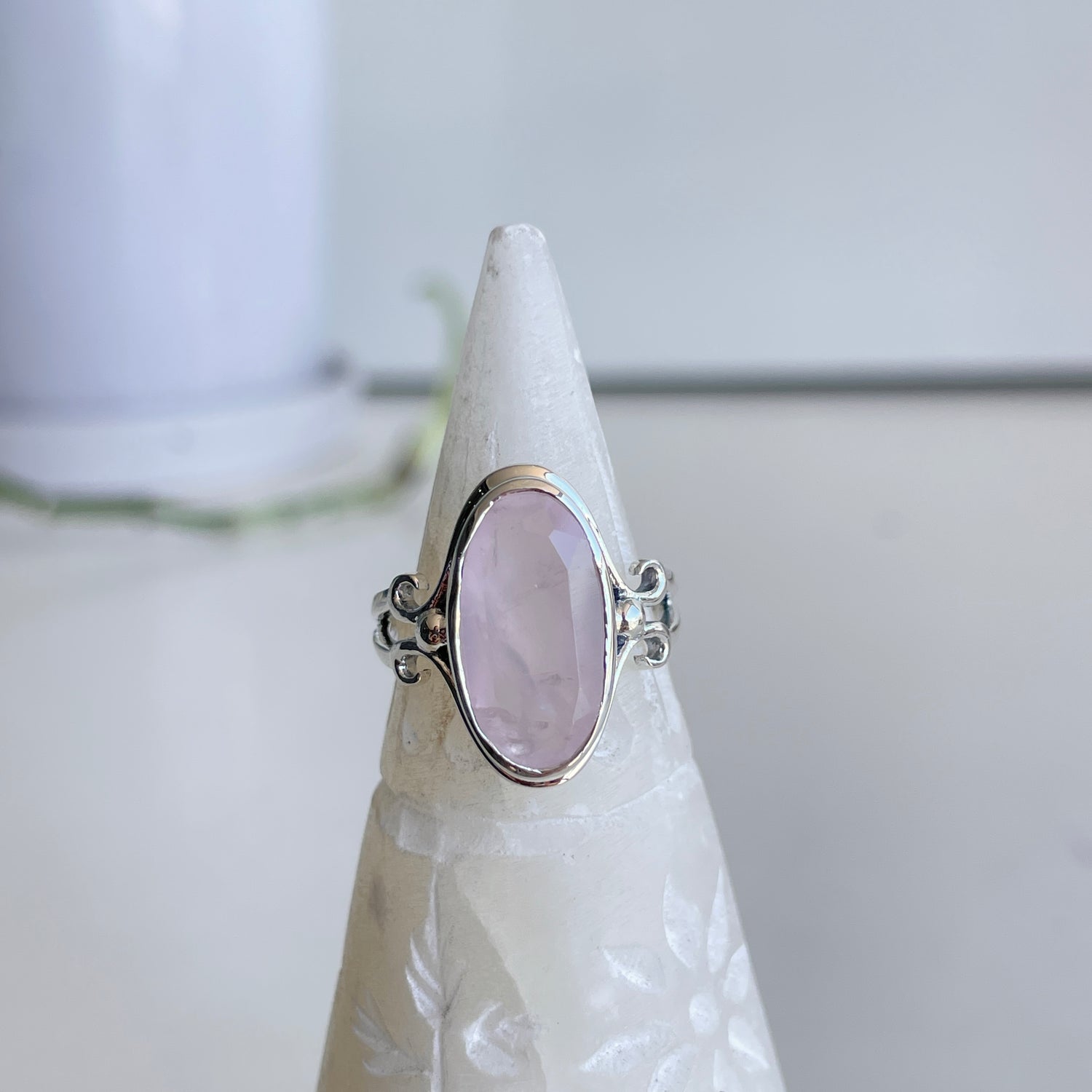 Rose Quartz Oval Ring