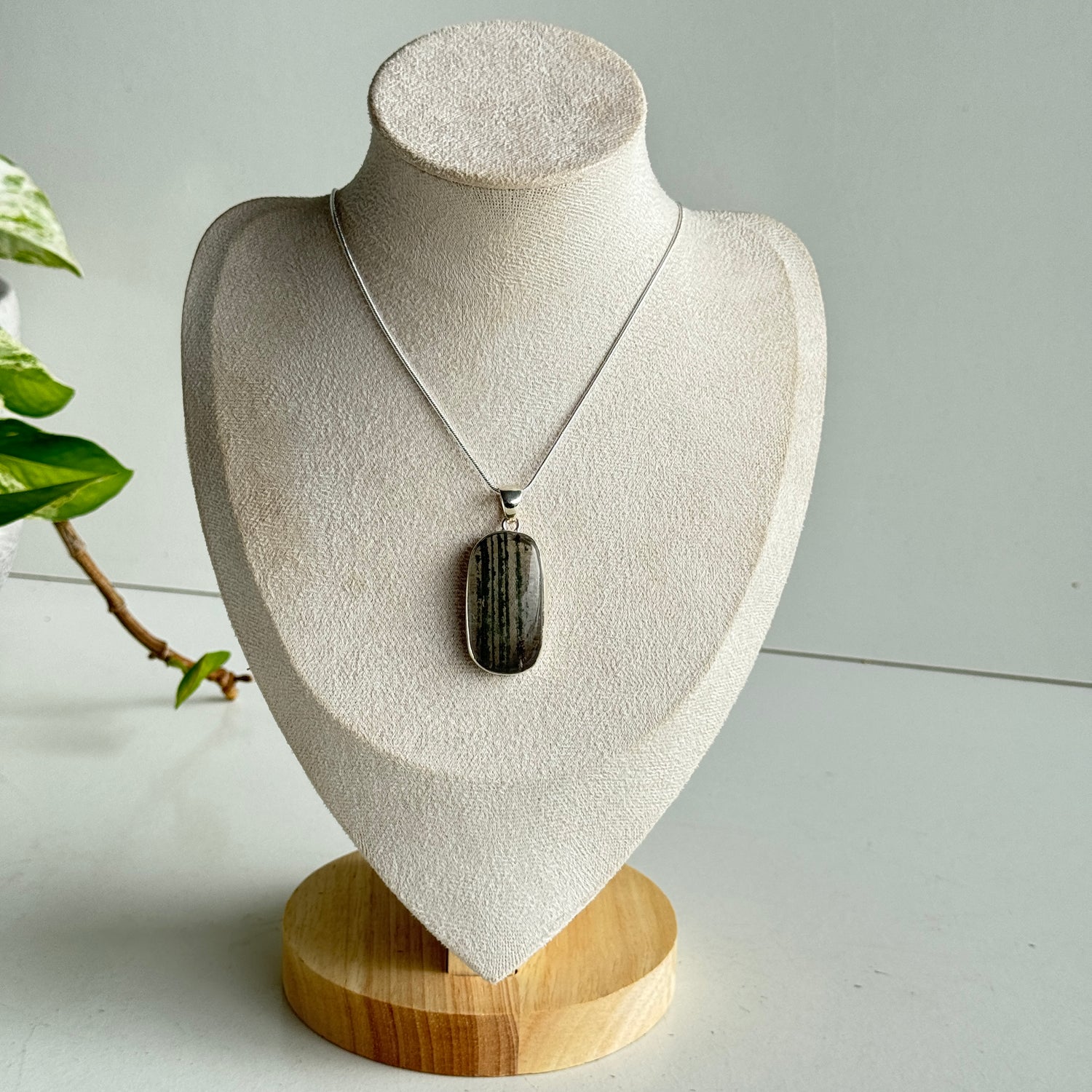 Lodolite Garden Quartz Oval Pendant 004