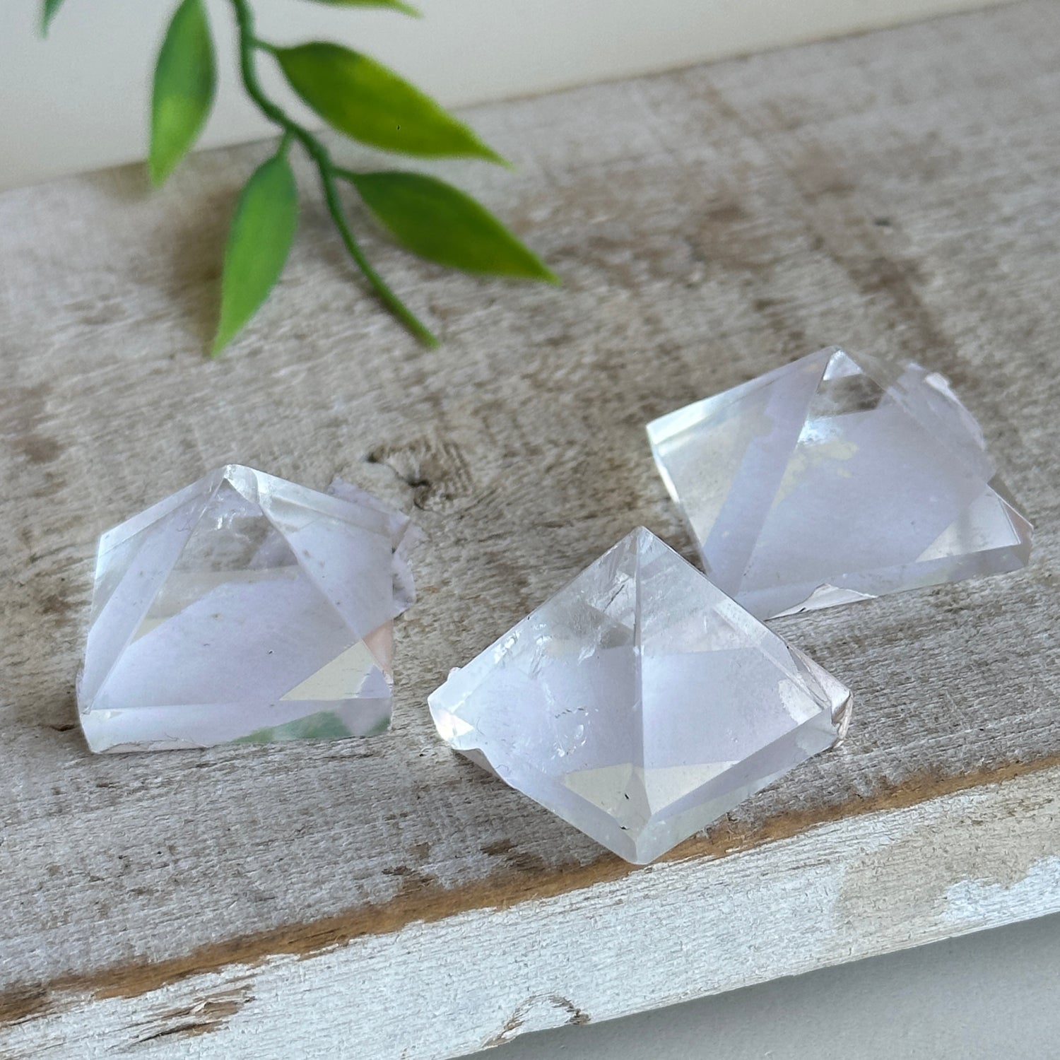 Clear Quartz Pyramid 23-28mm