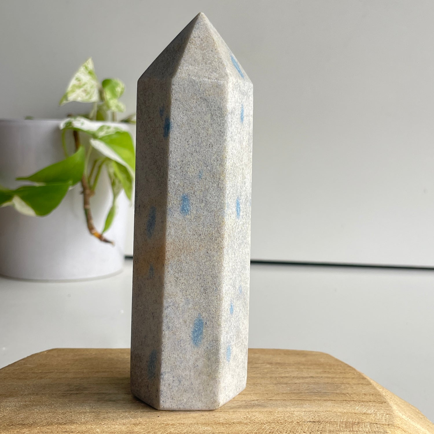 Apatite In Granite Generator 14.3cm
