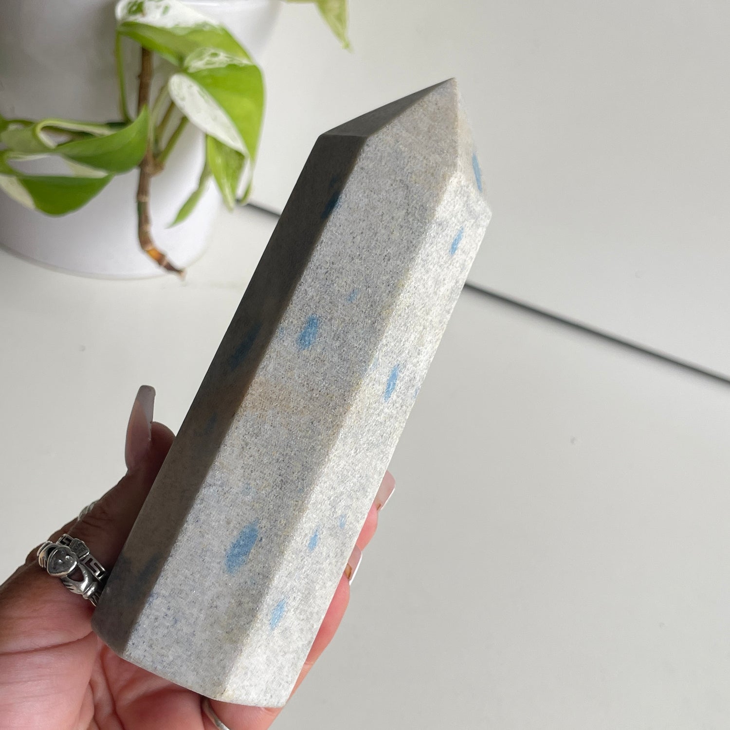 Apatite In Granite Generator 14.3cm