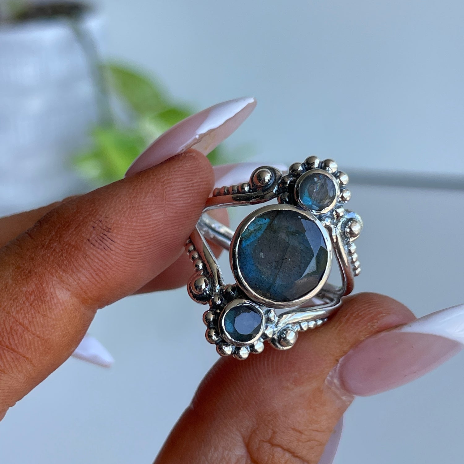 Labradorite Oval Detailed Ring