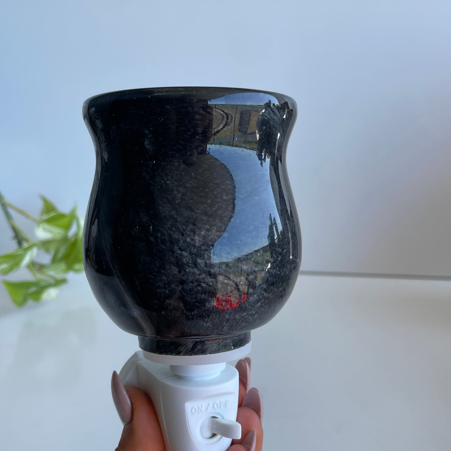 Obsidian Pluggable Wax Warmer