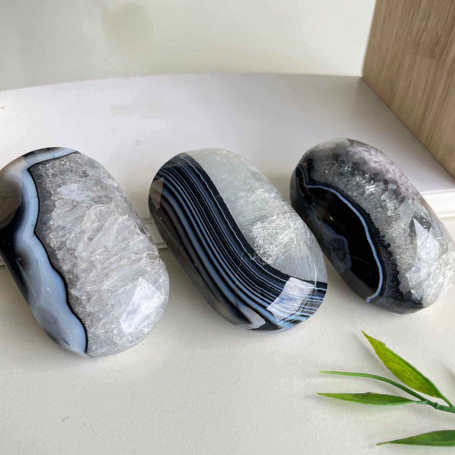 Black Agate Palmstone Med