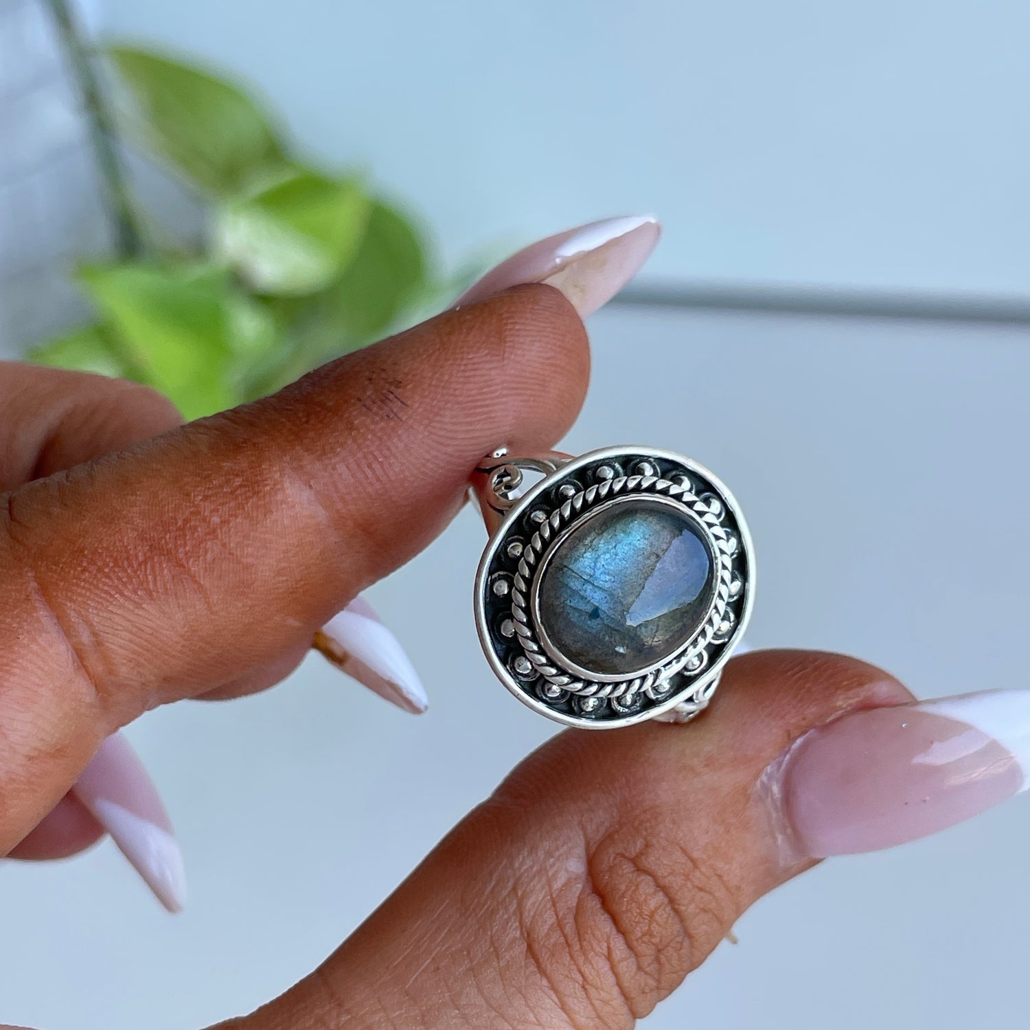 Labradorite Oval Detailed Ring