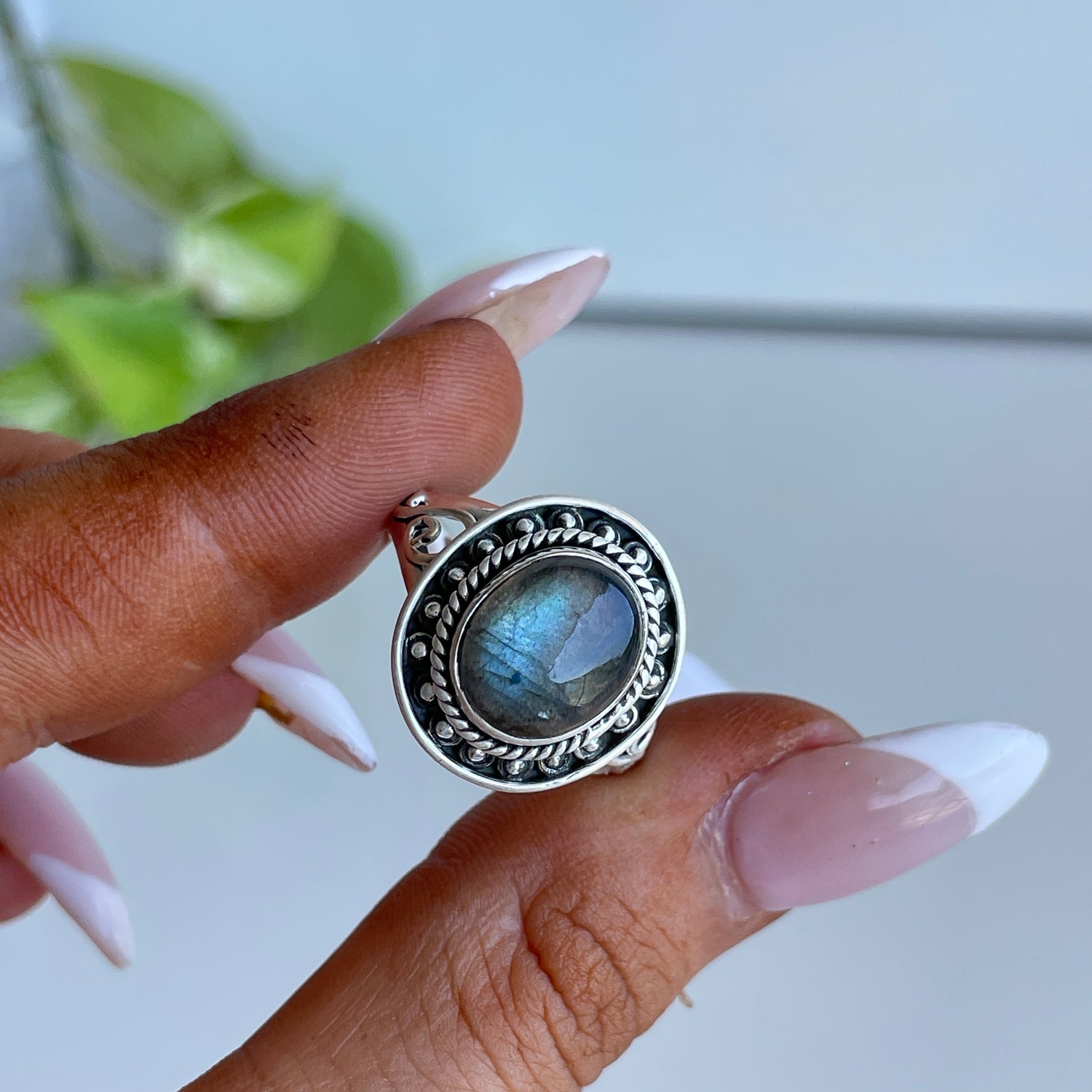 Labradorite Oval Detailed Ring