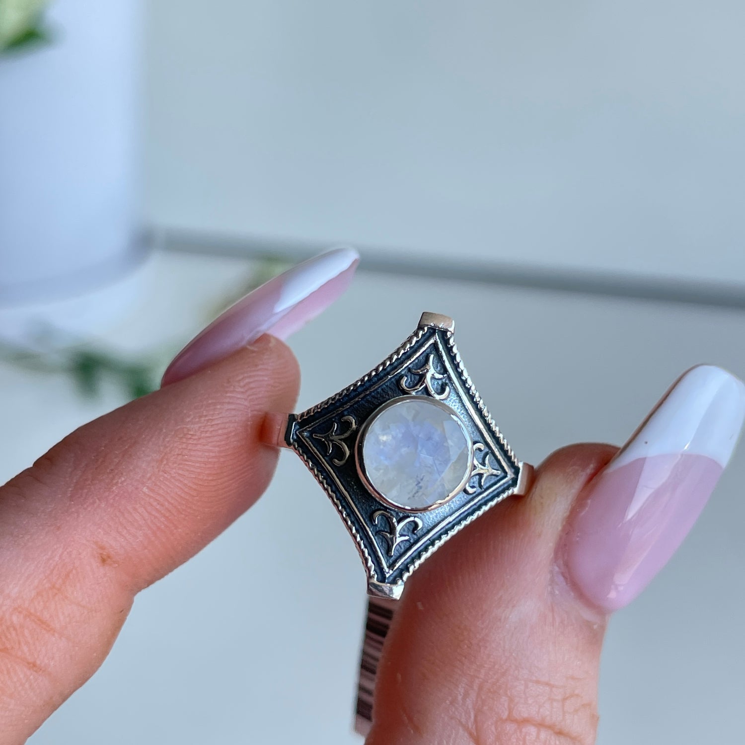 Moonstone Round Ring R3766