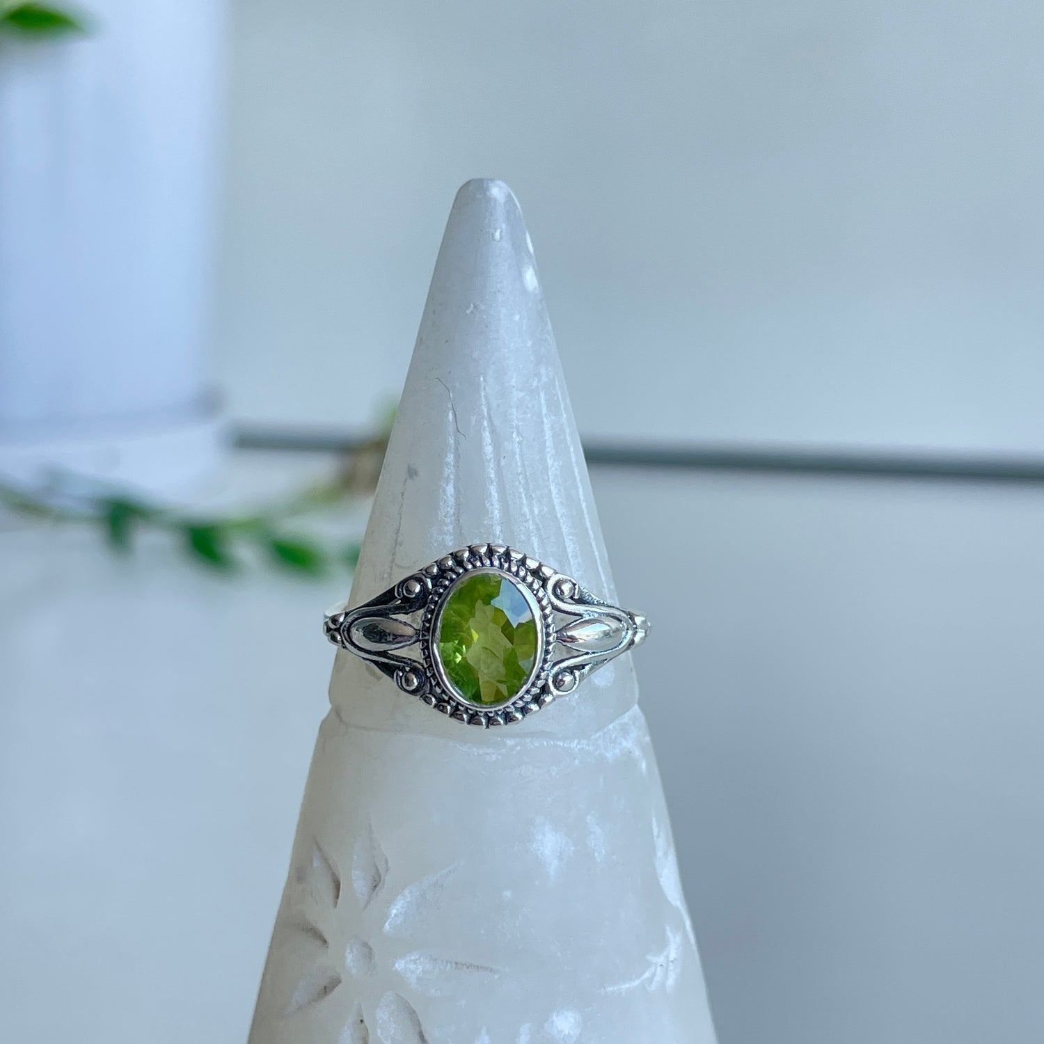 Peridot Oval Ring R4042