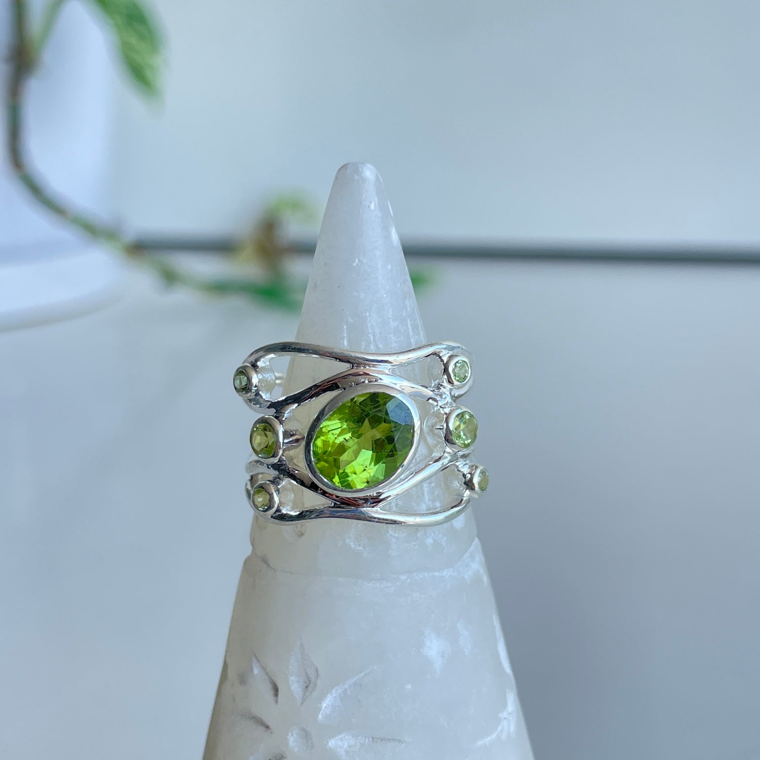 Peridot Oval Ring Sz8