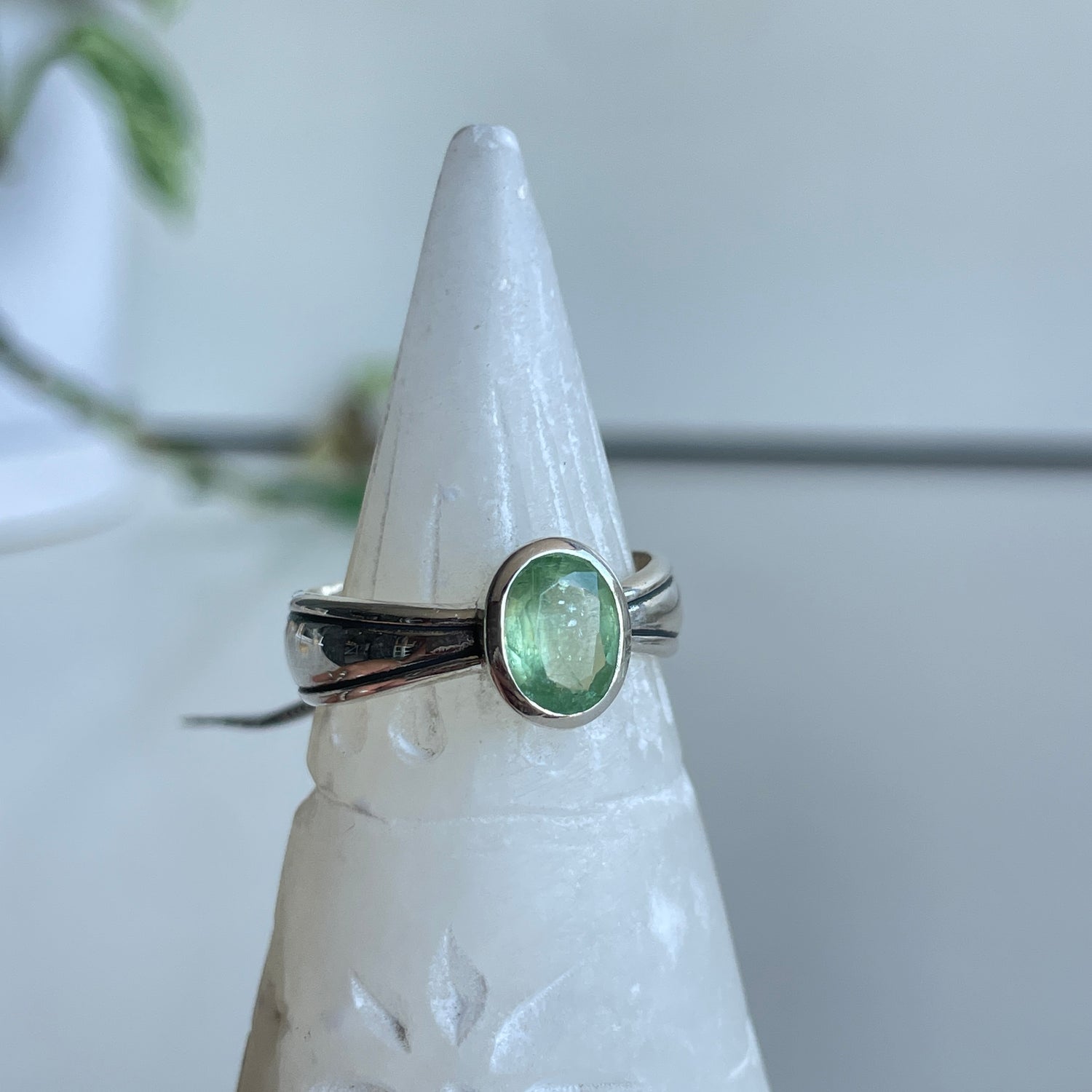 Green Kyanite Oval Ring Sz8.5 001