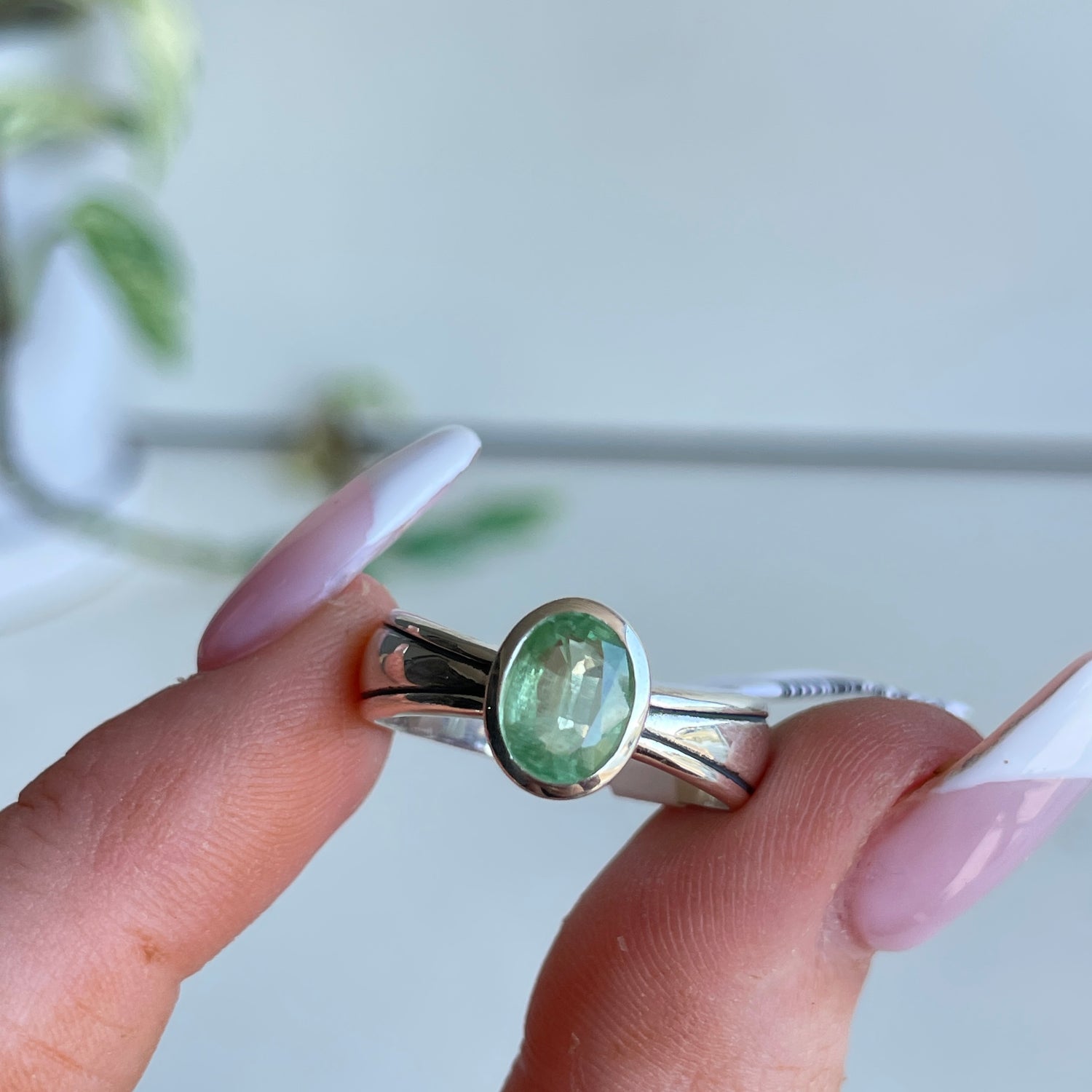Green Kyanite Oval Ring Sz8.5 001