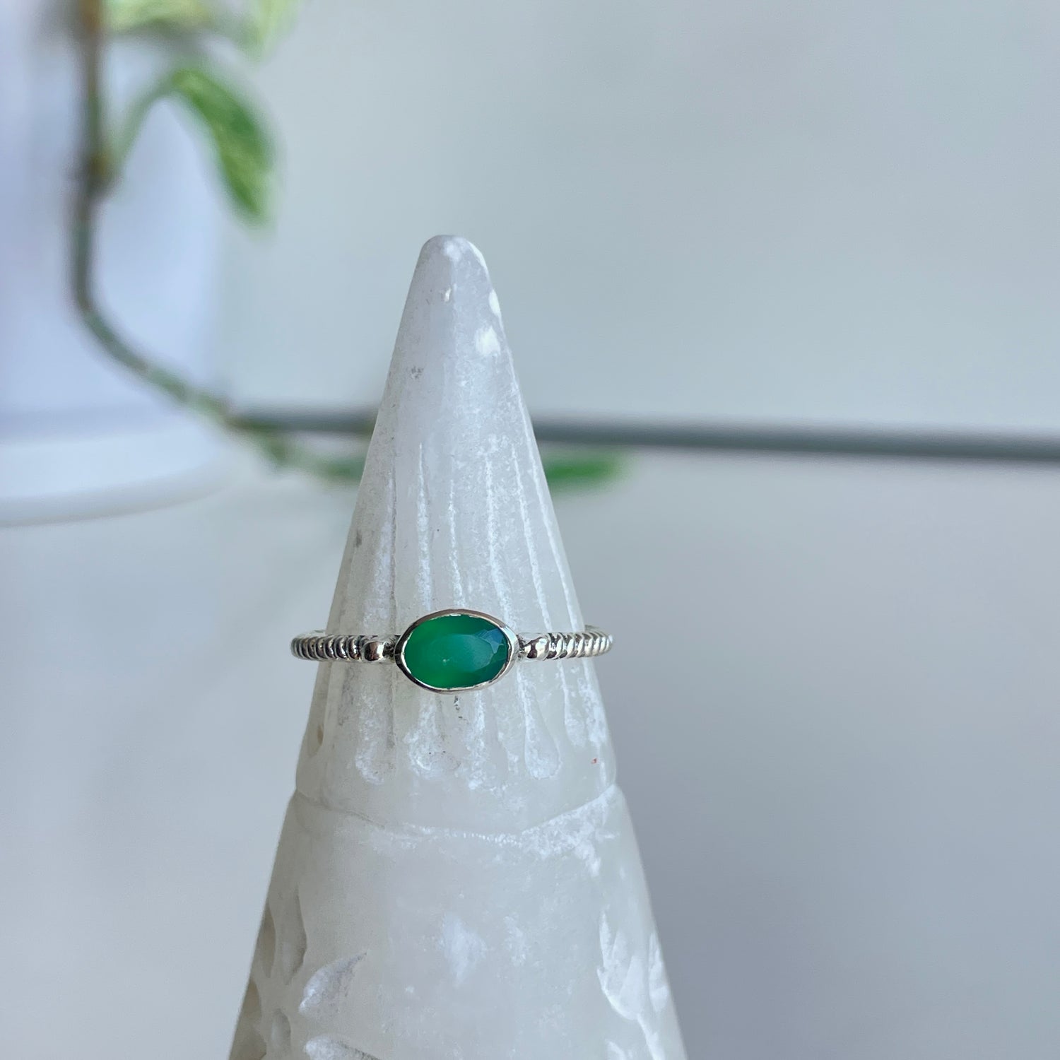 Green Onyx Oval Ring R4951