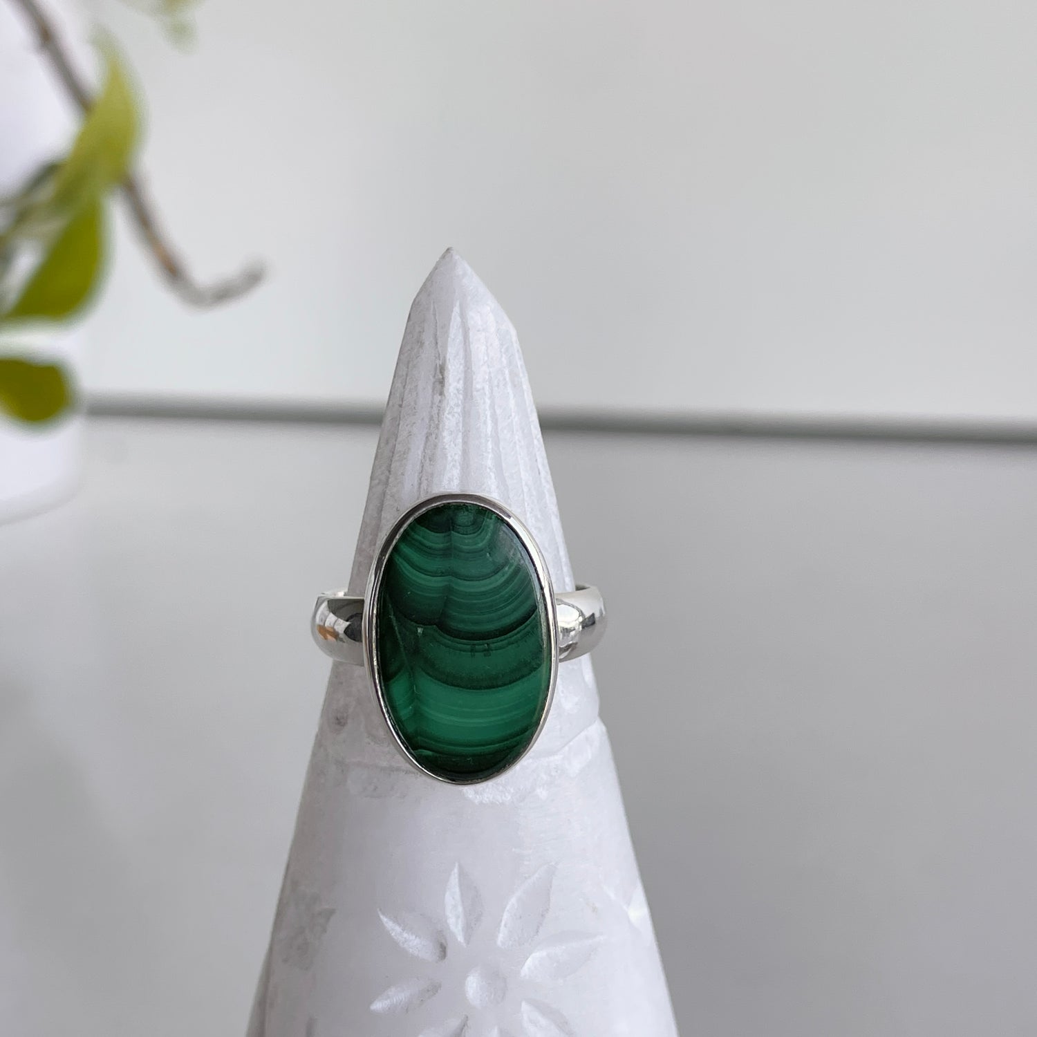 Malachite Oval Ring Sz8