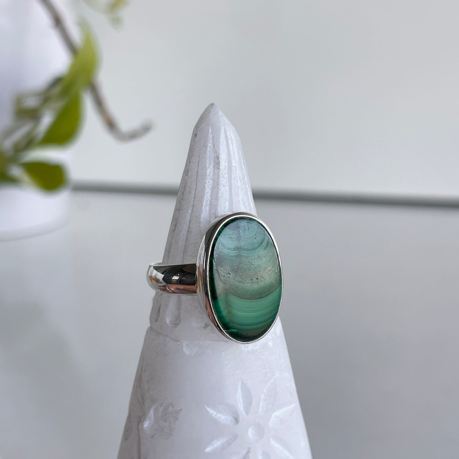 Malachite Oval Ring Sz8