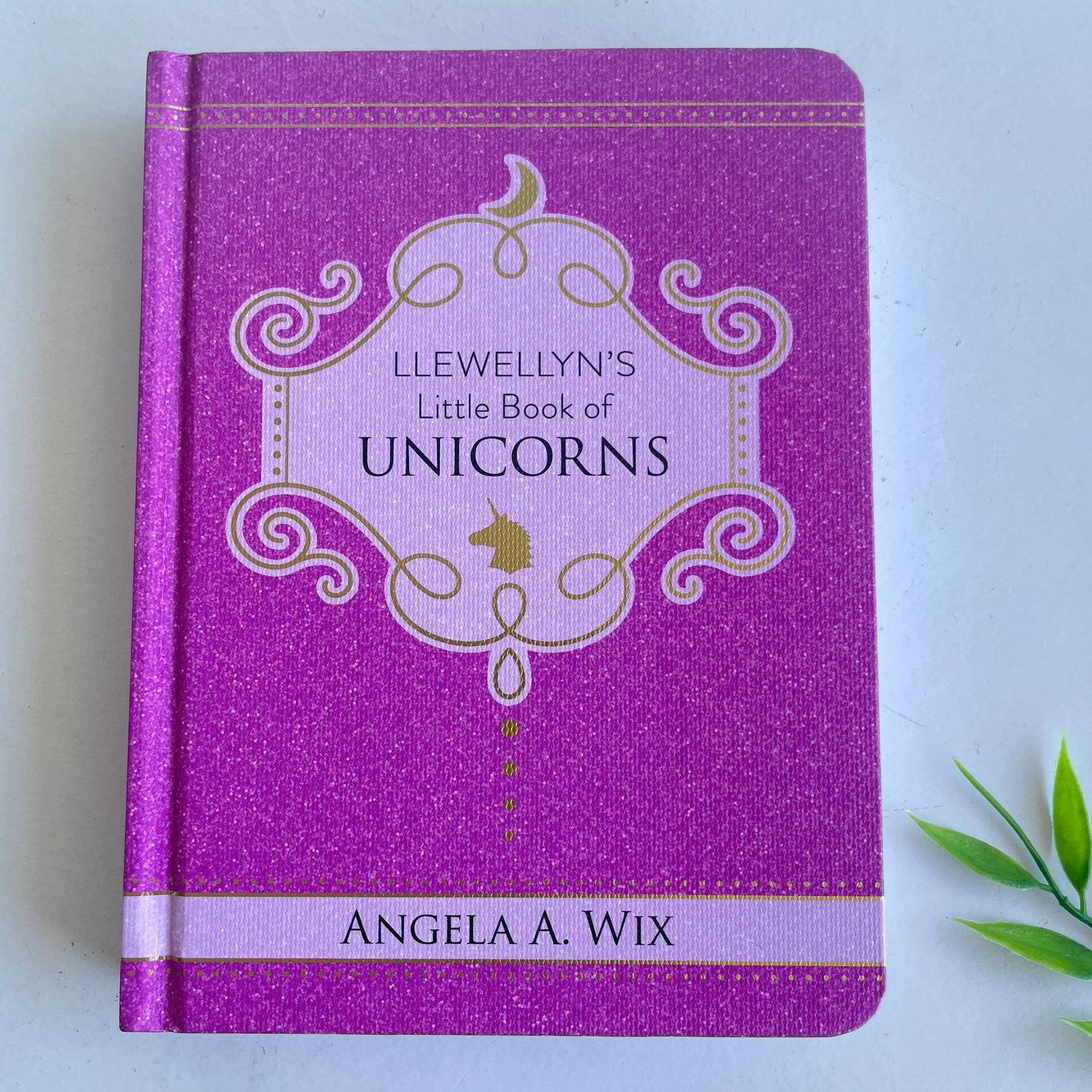 Llewellyn's Little Book Of Unicorns Angela Wix