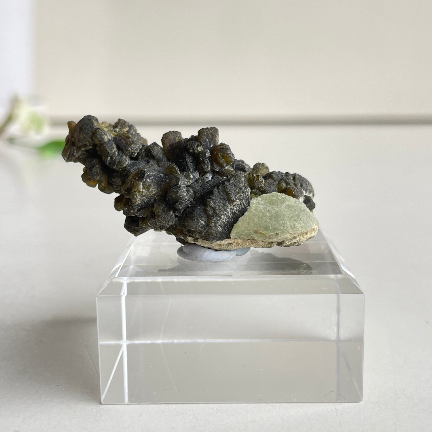Prehnite With Epidot Pc