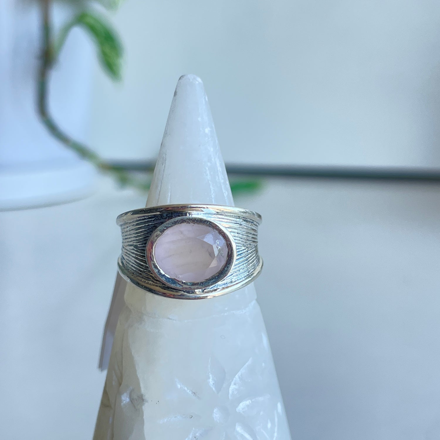 Rose Quartz Oval Ring