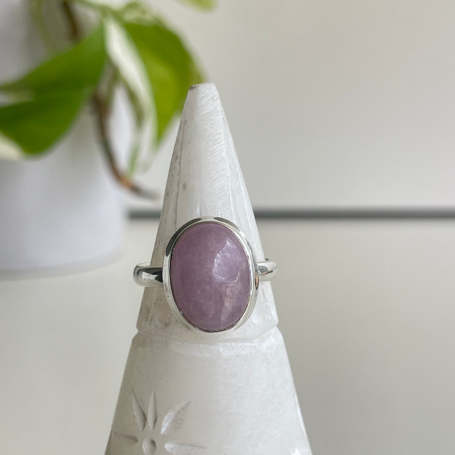 Kunzite Oval Ring Sz8.5