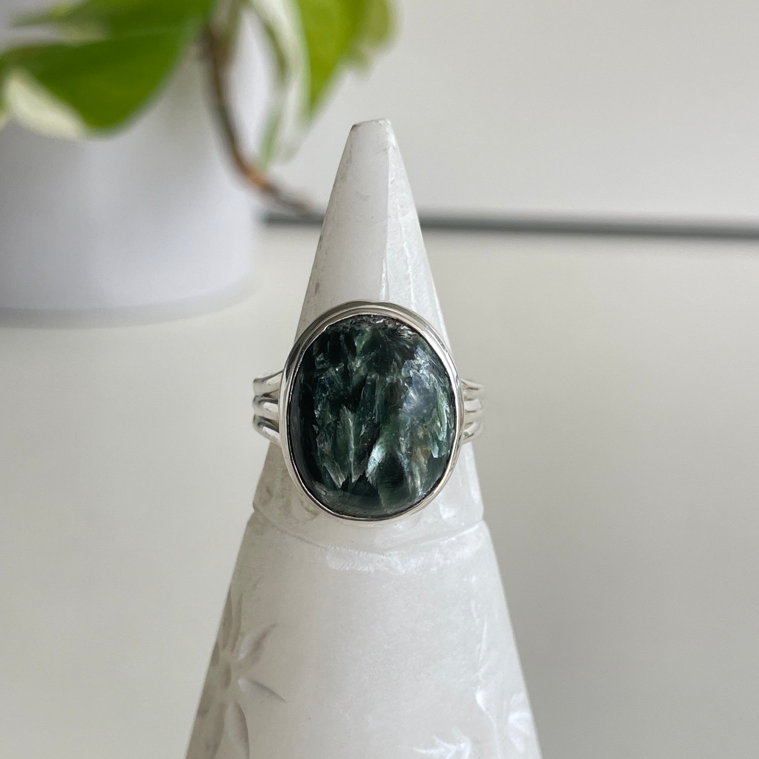 Seraphinite Oval Ring Sz8.5