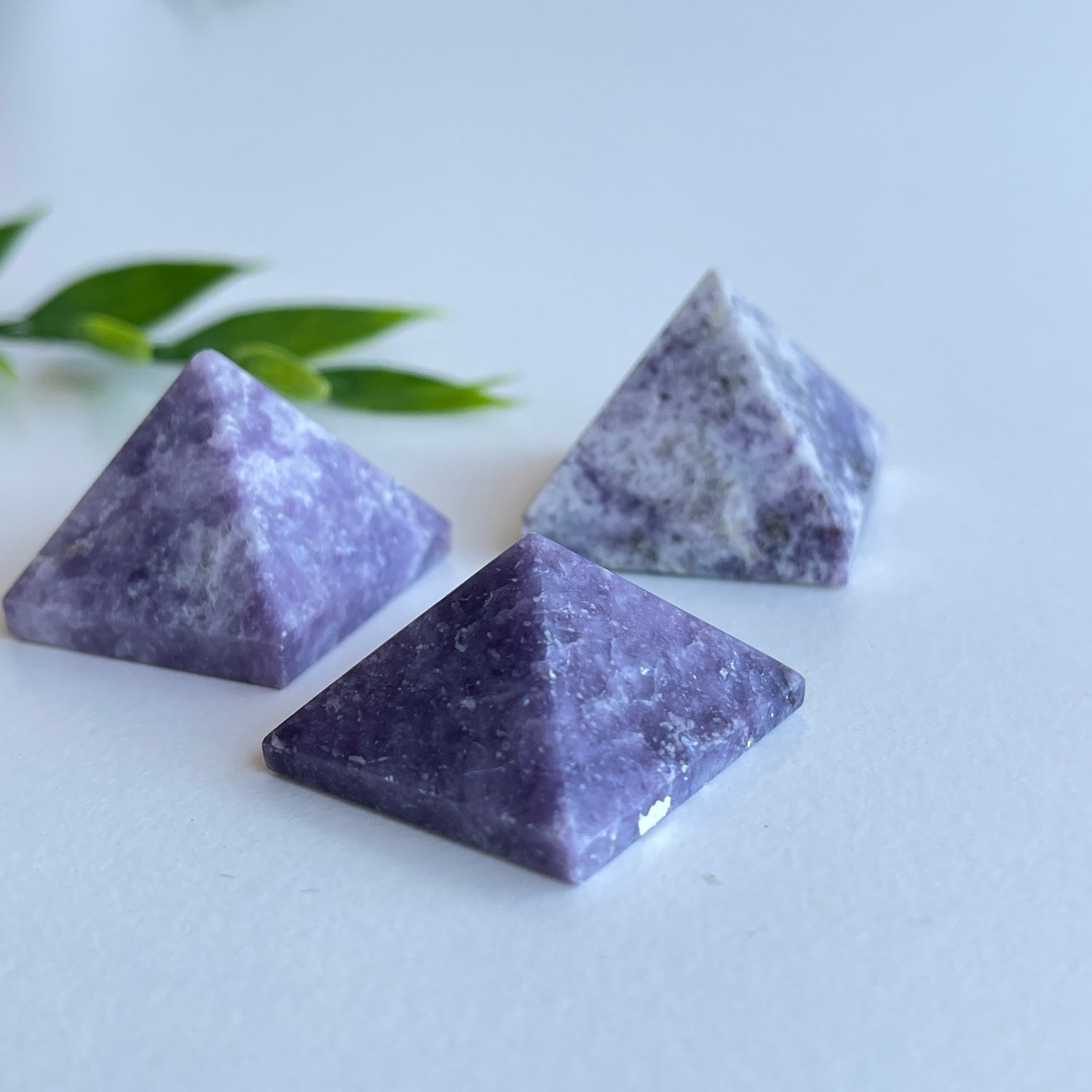 Lepidolite Pyramid 23-28mm
