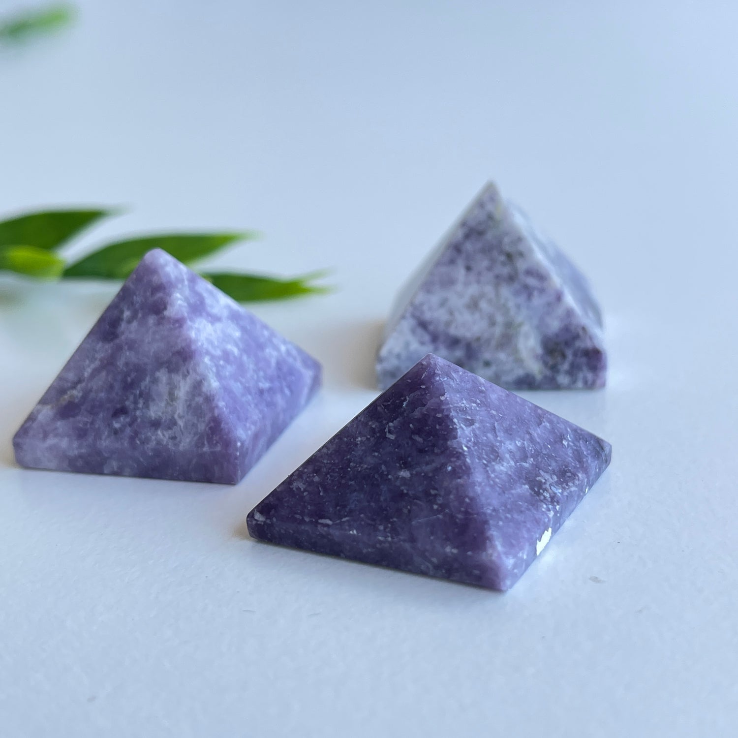 Lepidolite Pyramid 23-28mm