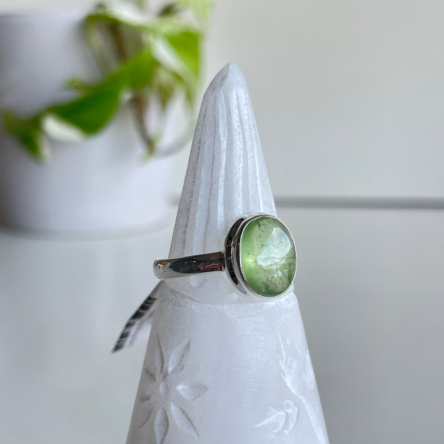 Green Kyanite Oval Ring Sz10