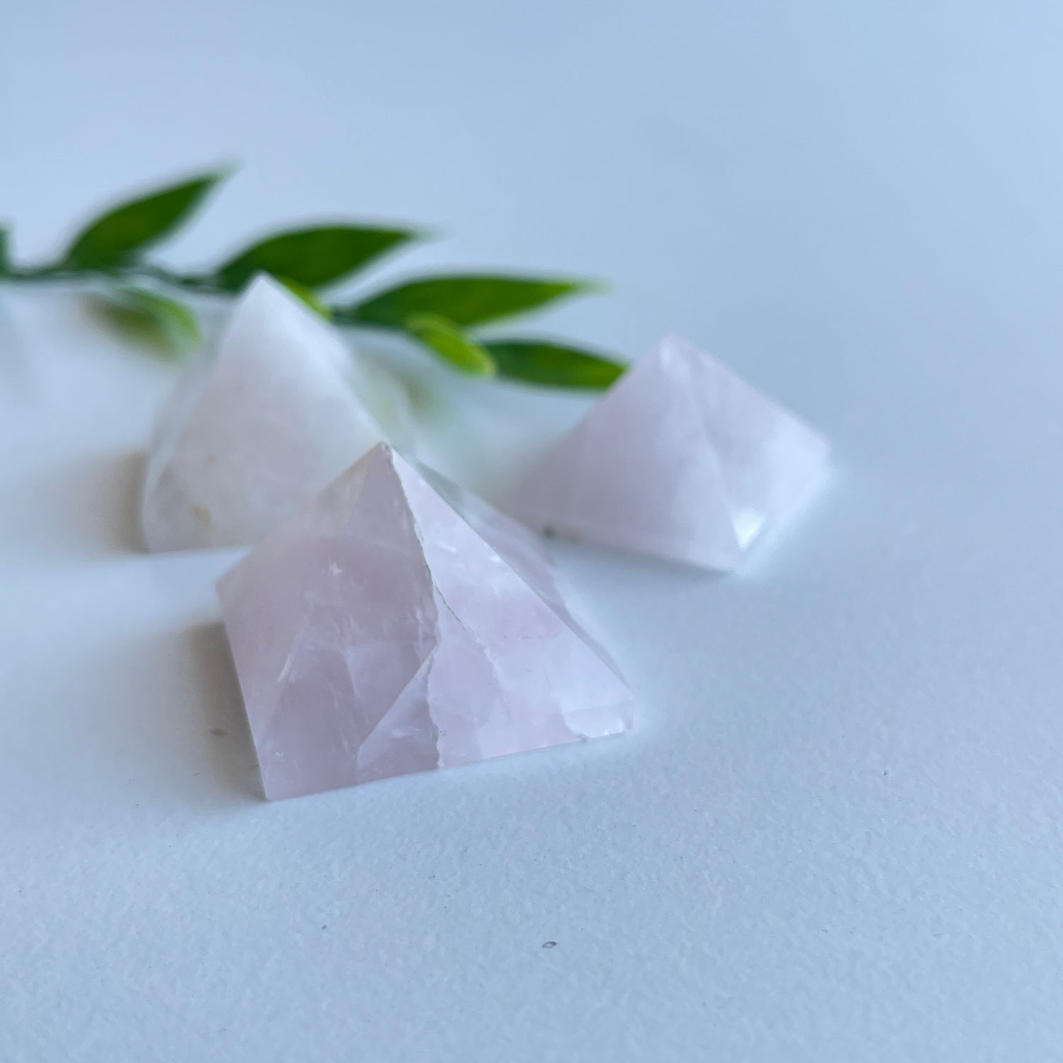 Rose Quartz Pyramid 23-28mm