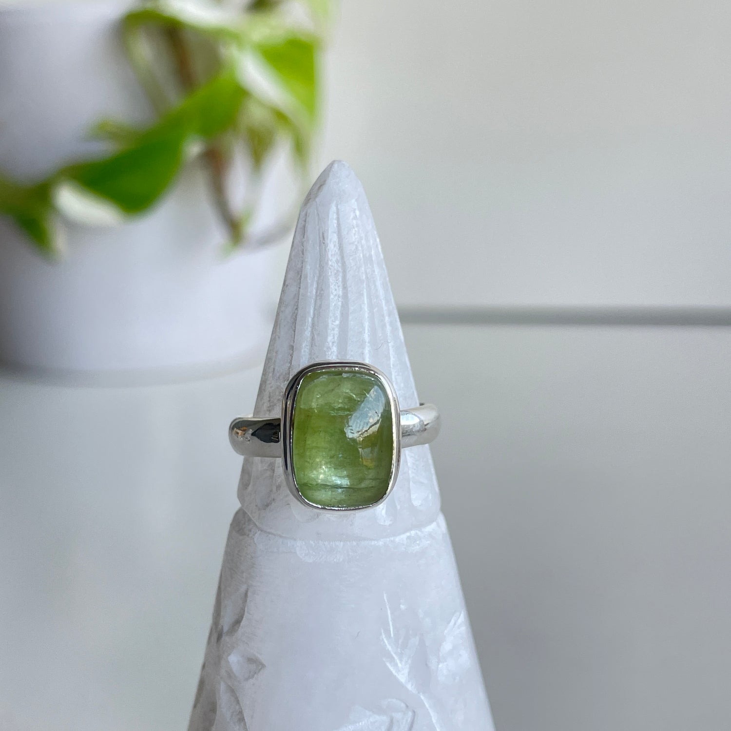 Green Kyanite Rectangle Ring Sz8