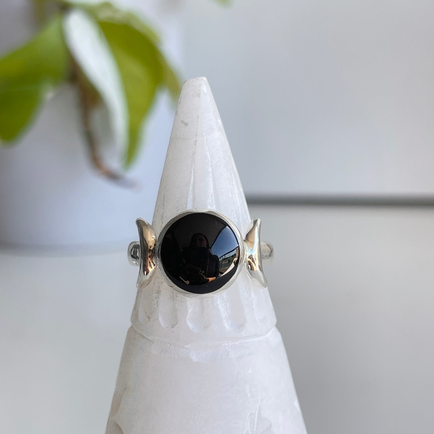 Black Shell Triple Moon Ring Sz8